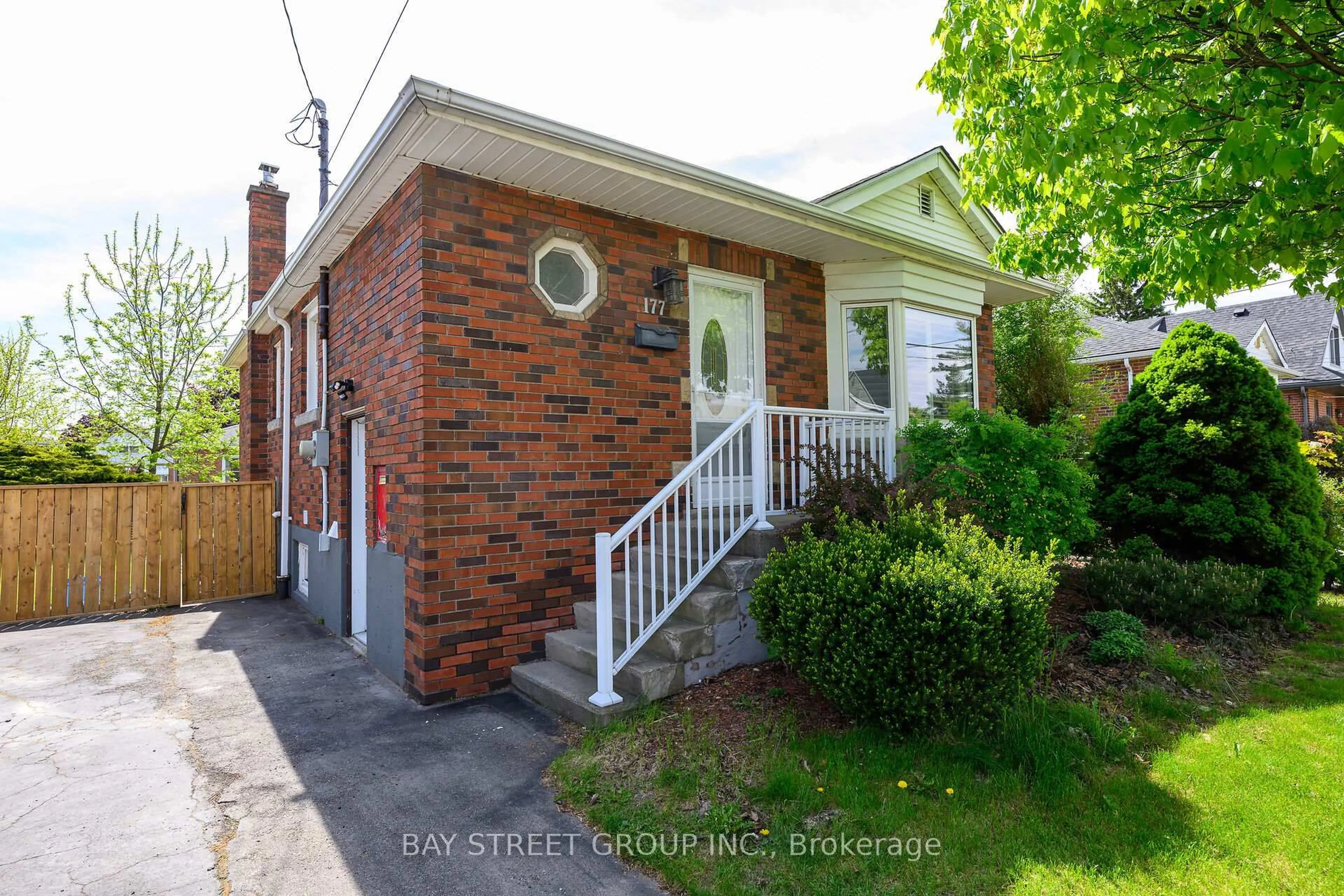 Home with brick exterior material, street for 177 East 31st St, Hamilton Ontario L8V 3P4