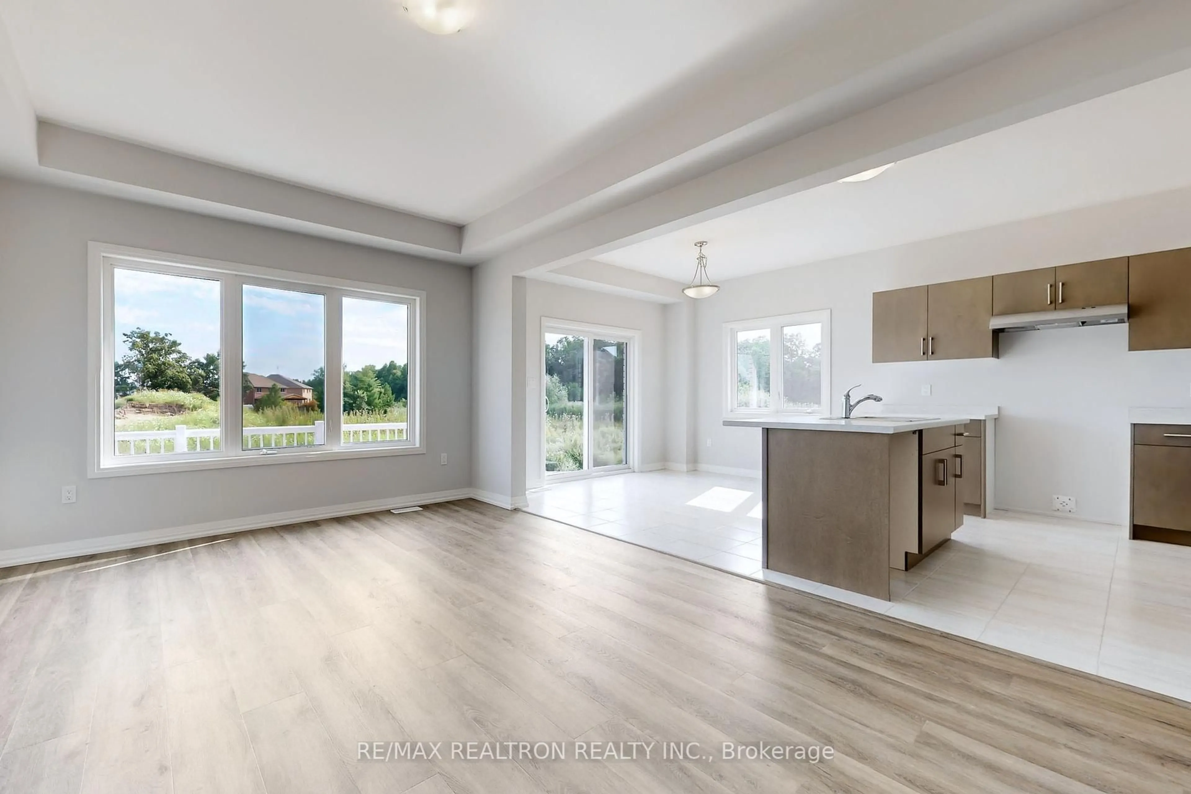 Open concept kitchen, unknown for 7461 Majestic Tr, Niagara Falls Ontario L2H 0K7