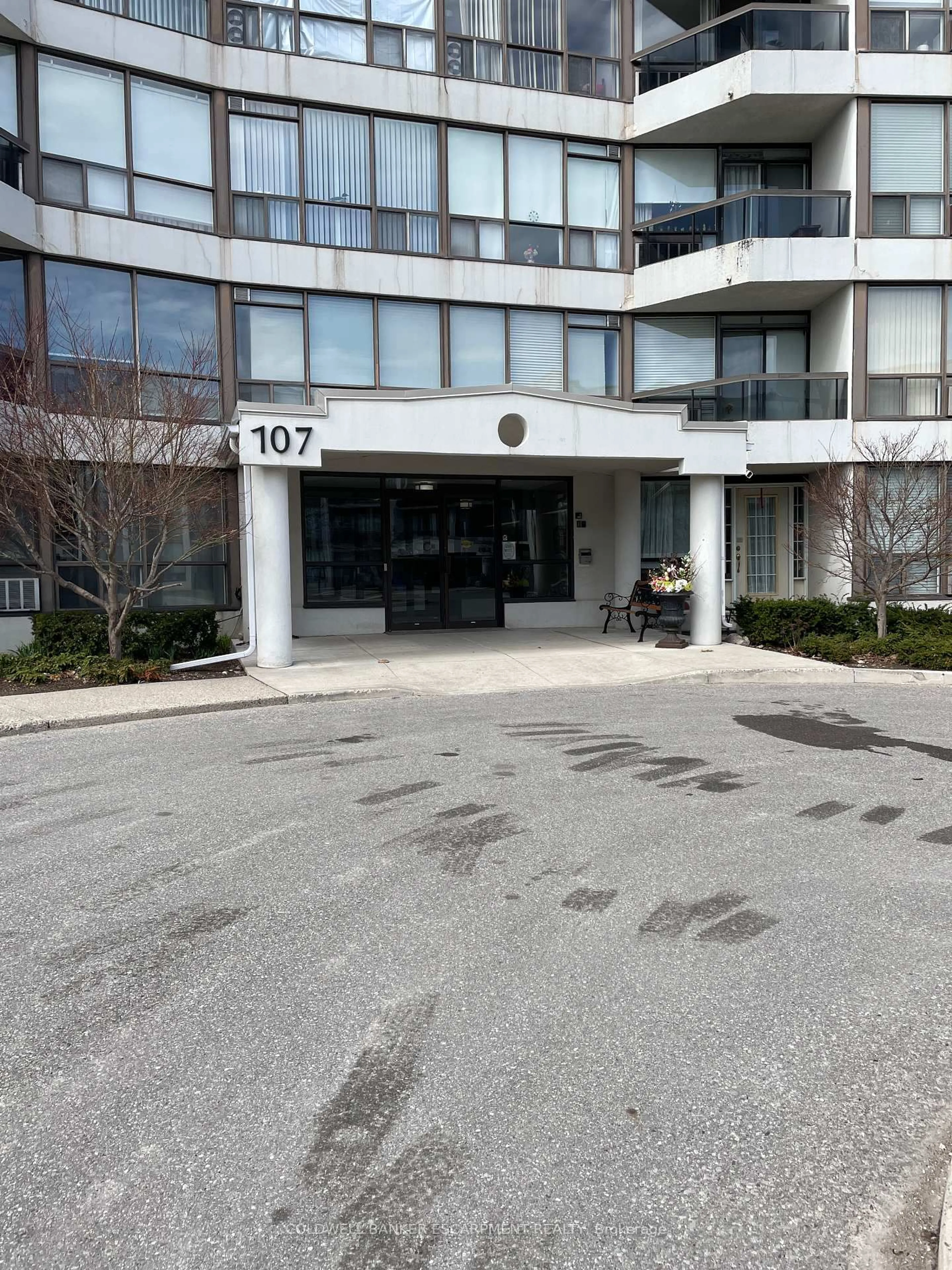 Indoor foyer for 107 Bagot St #105, Guelph Ontario N1H 8H5