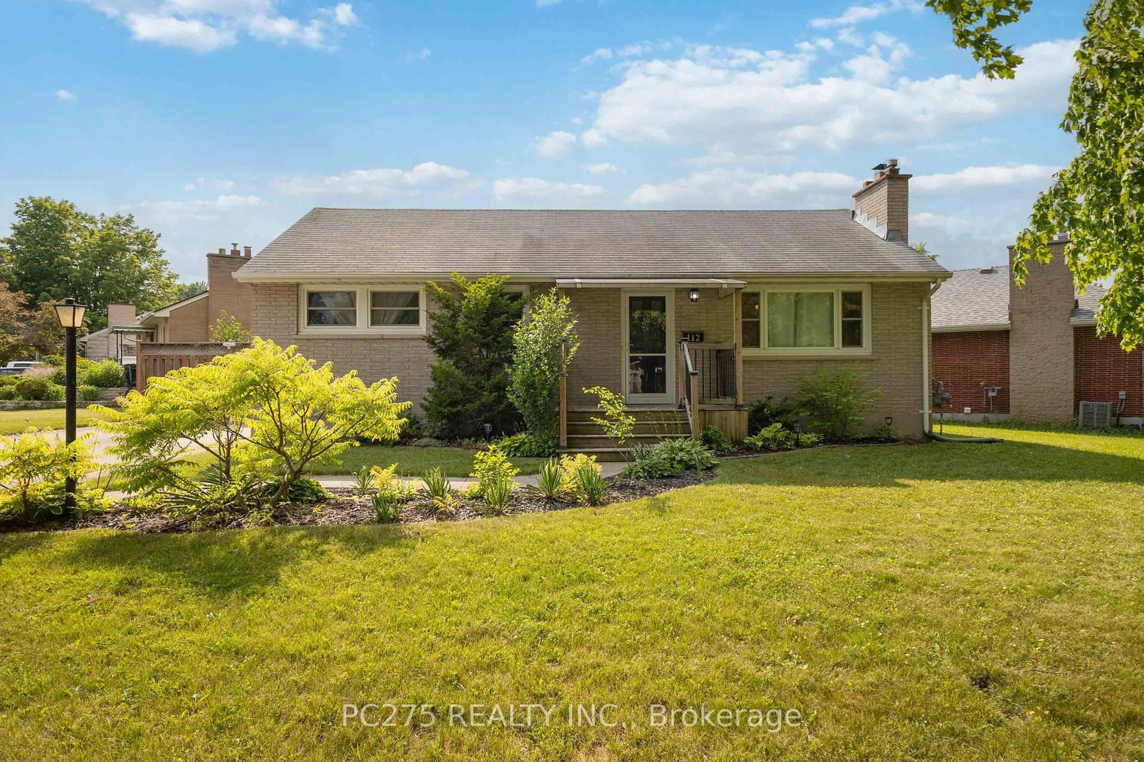 A pic from outside/outdoor area/front of a property/back of a property/a pic from drone, street for 112 Stevenson Ave, London East Ontario N5W 1Y7