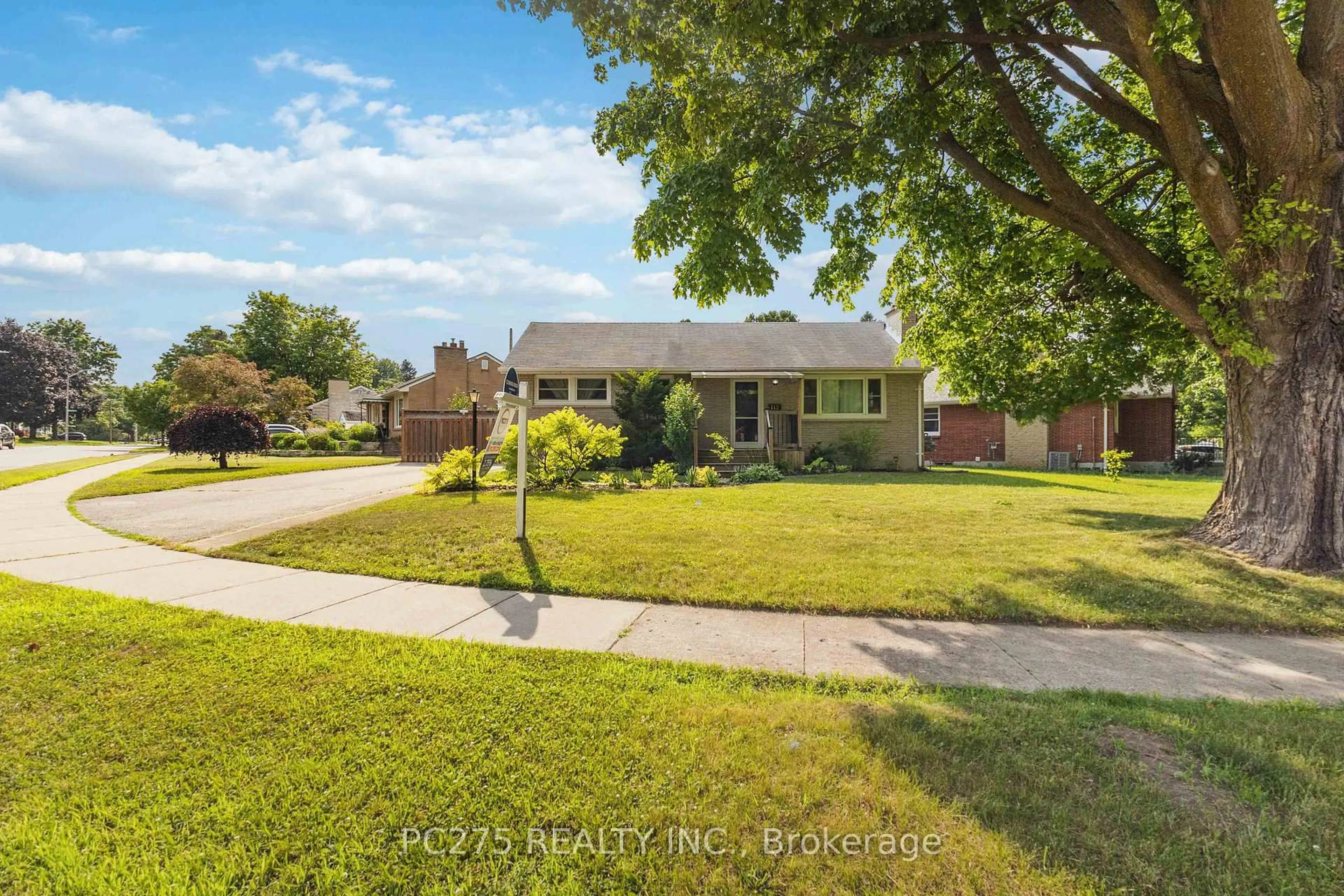 A pic from outside/outdoor area/front of a property/back of a property/a pic from drone, street for 112 Stevenson Ave, London East Ontario N5W 1Y7