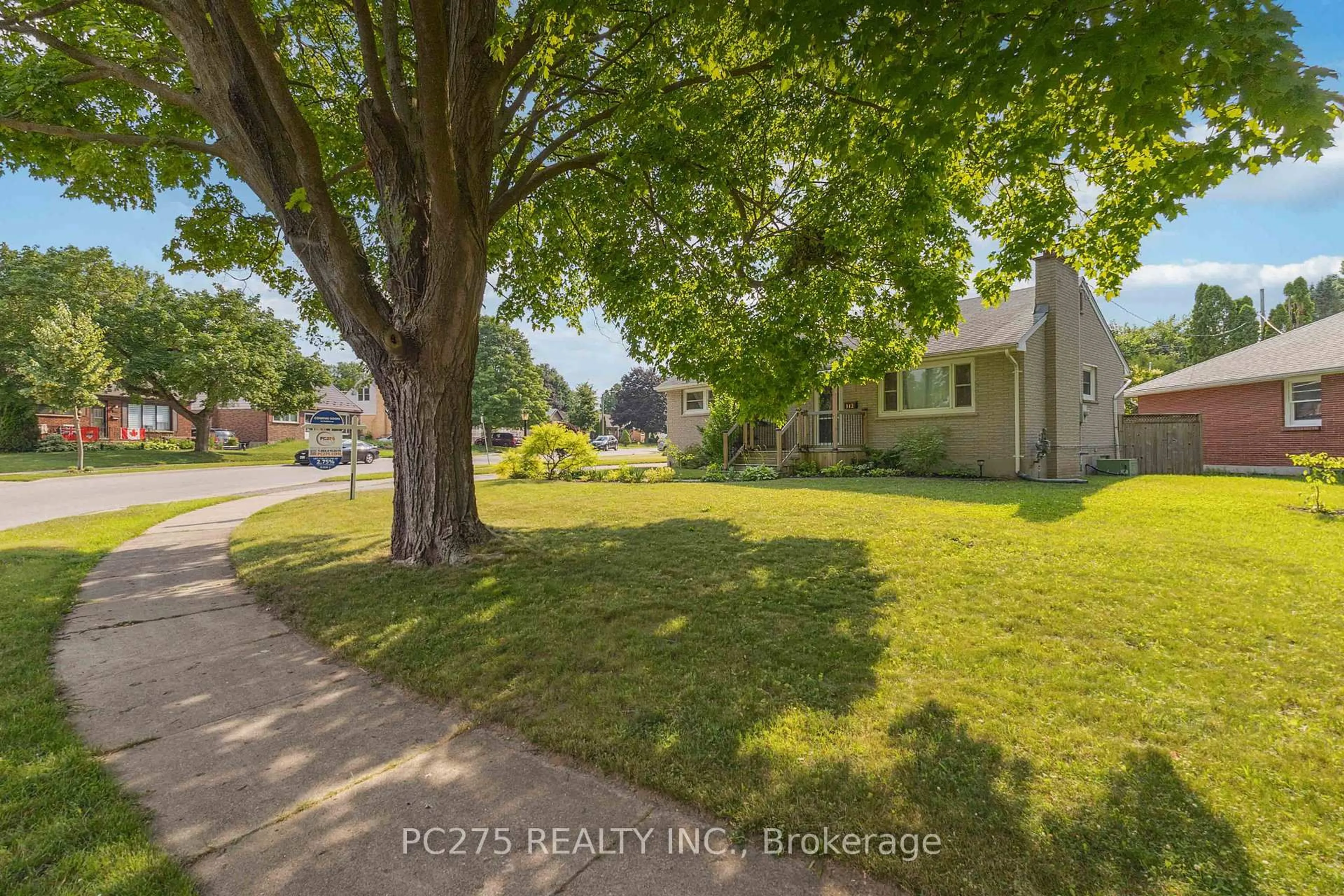 A pic from outside/outdoor area/front of a property/back of a property/a pic from drone, street for 112 Stevenson Ave, London East Ontario N5W 1Y7