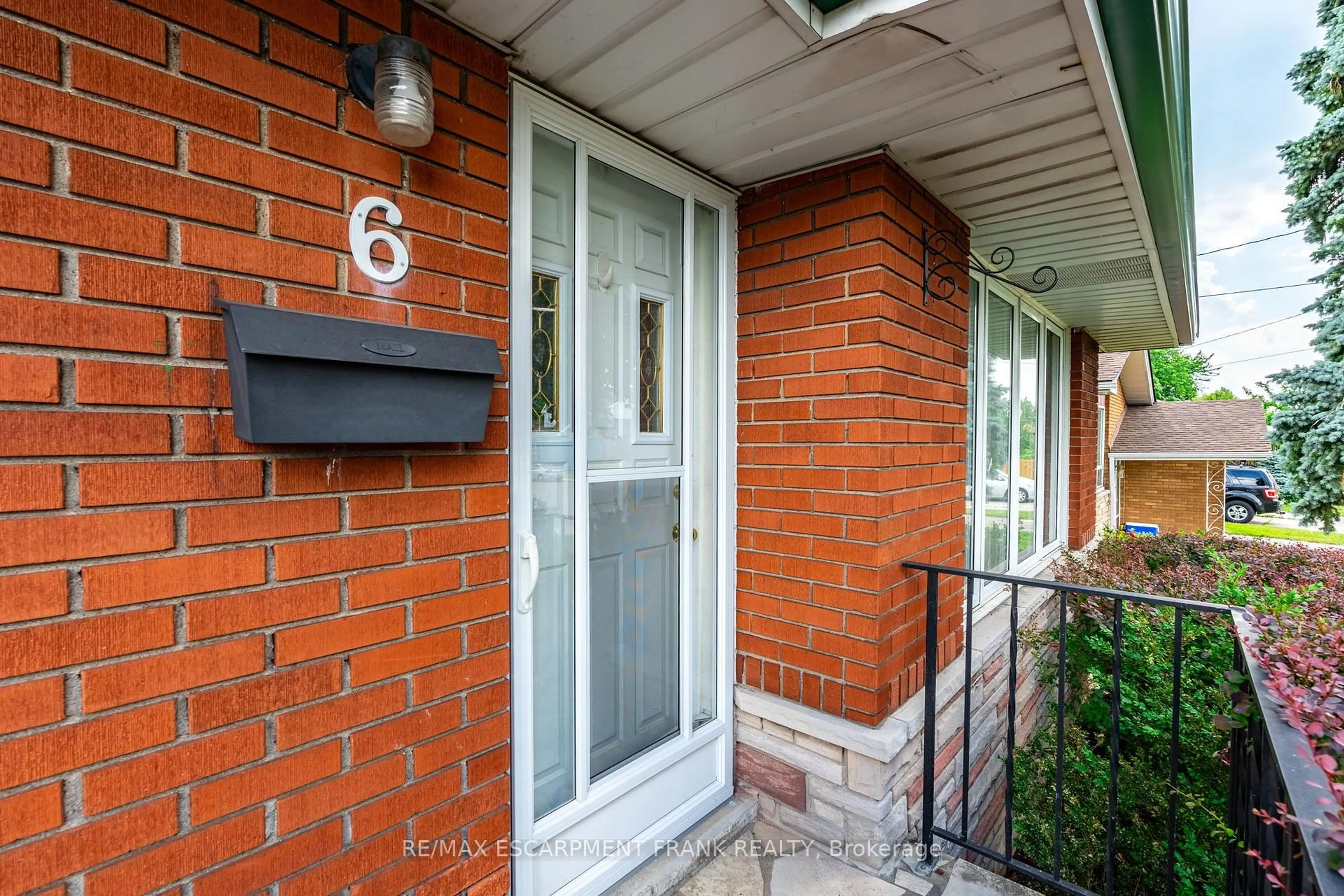 Unknown for 6 DEAN Ave, Hamilton Ontario L9A 2A3