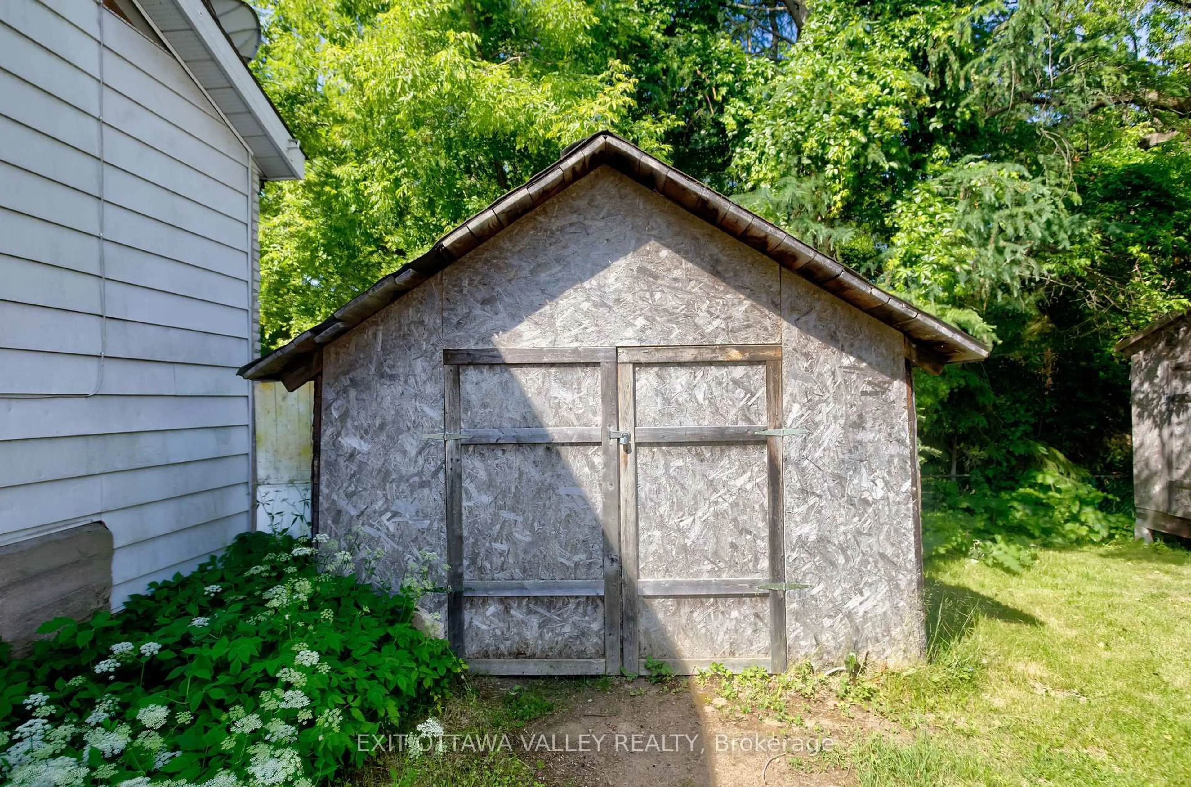 Shed for 468 Moffat St, Pembroke Ontario K8A 3Y1