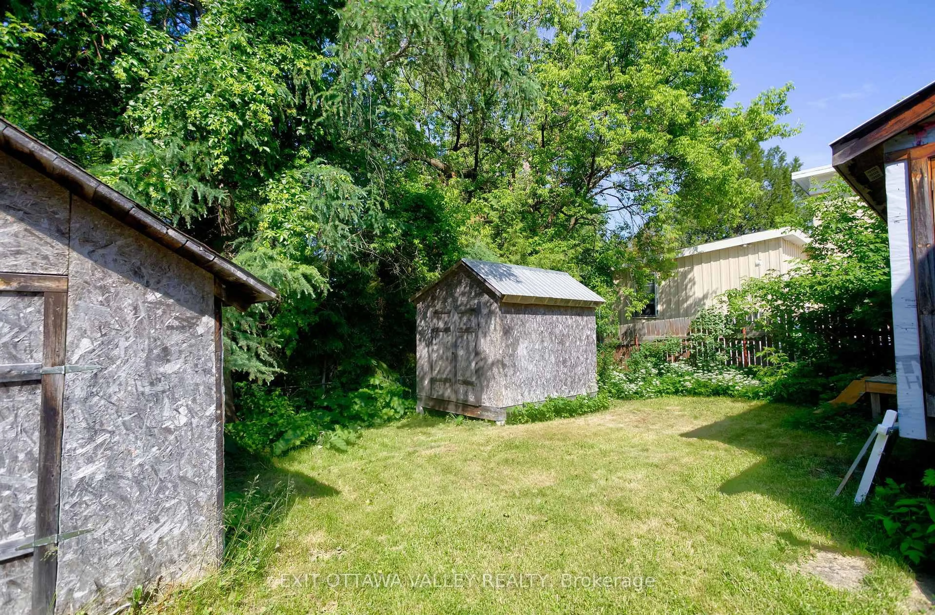 Shed for 468 Moffat St, Pembroke Ontario K8A 3Y1