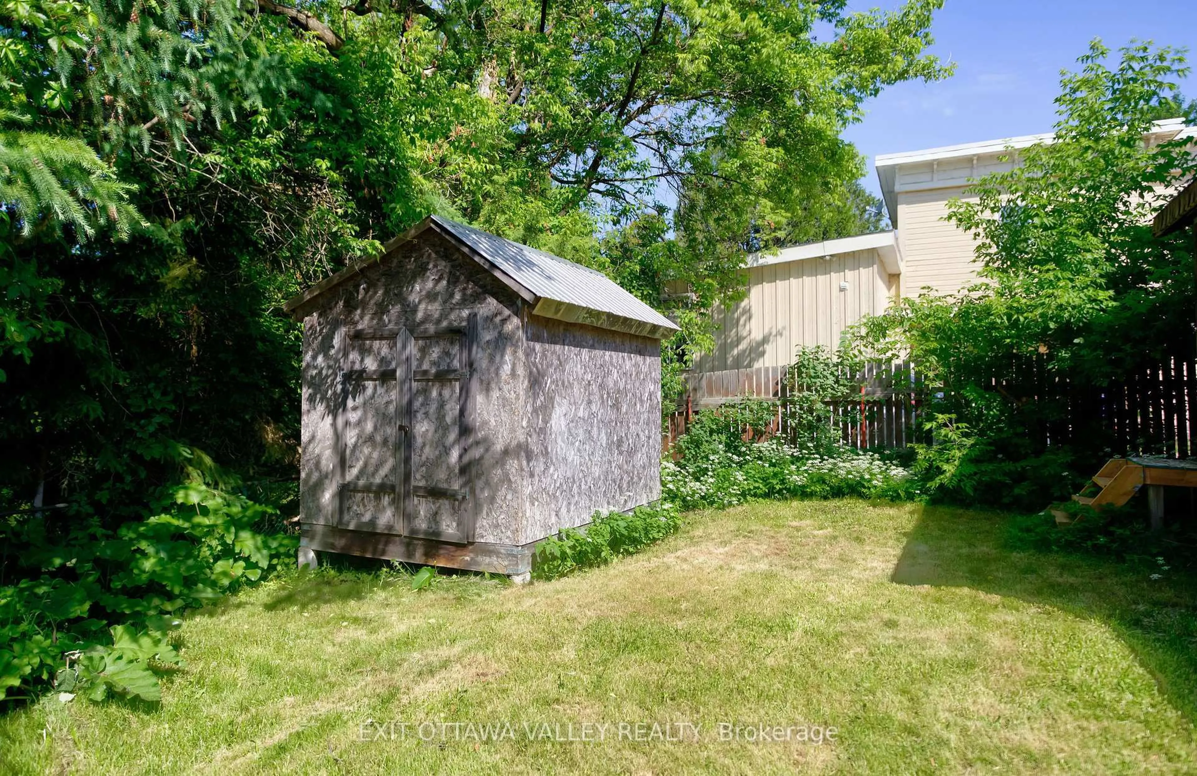 Shed for 468 Moffat St, Pembroke Ontario K8A 3Y1
