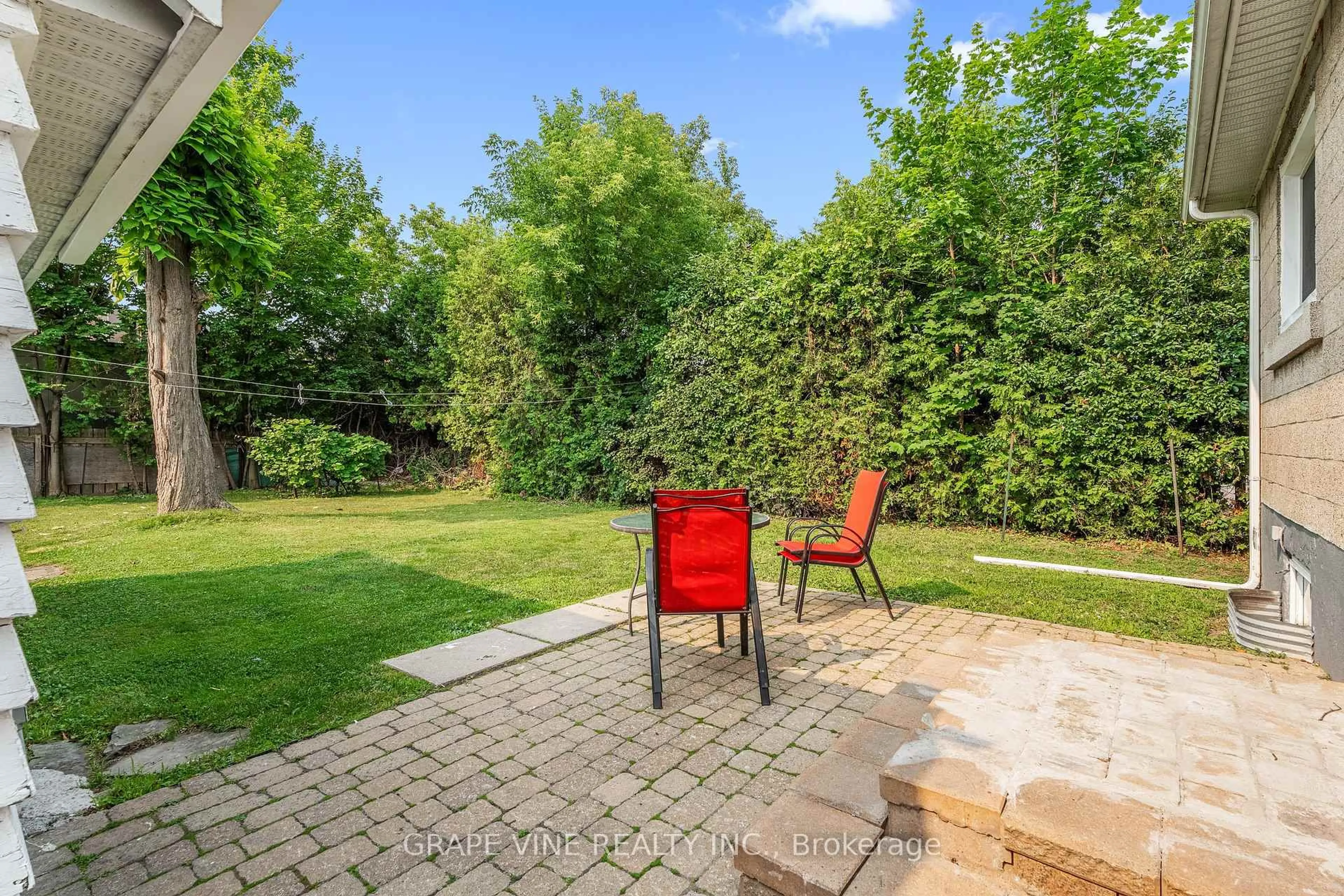 Patio, unknown for 1210 Erie Ave, Ottawa Ontario K1V 6G6