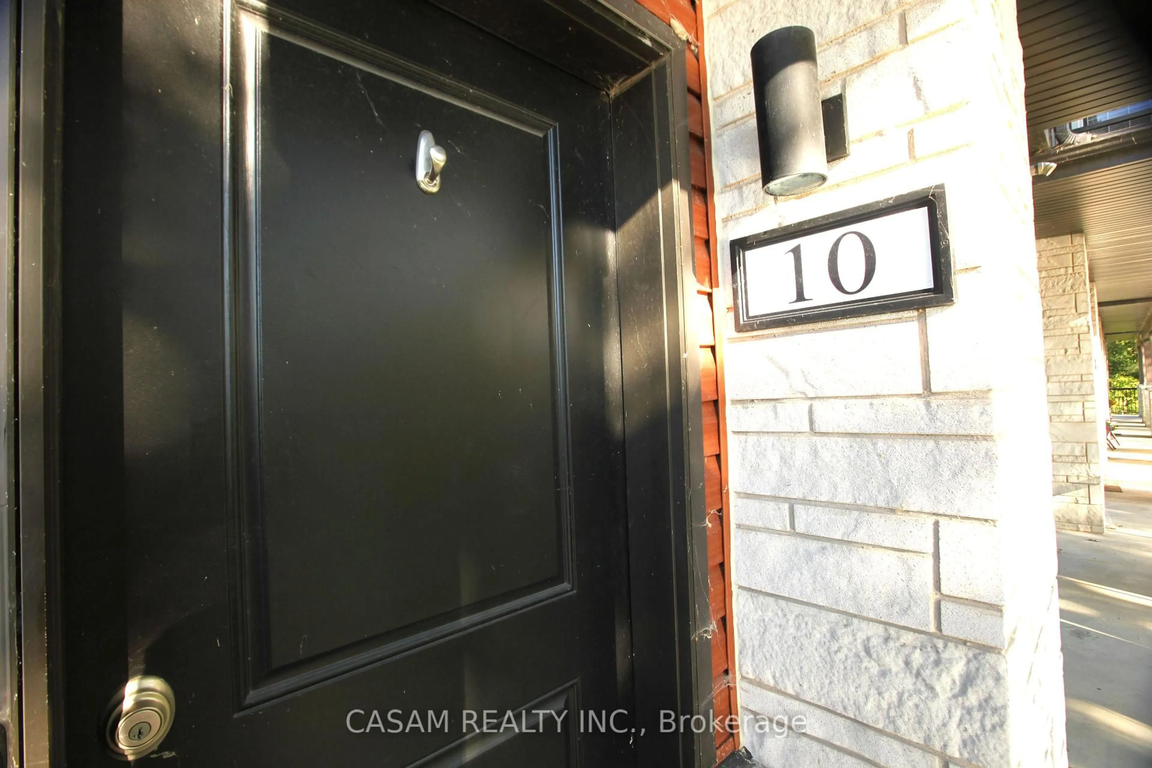 Indoor entryway for 2 Willow St #10, Brant Ontario N3L 0K7