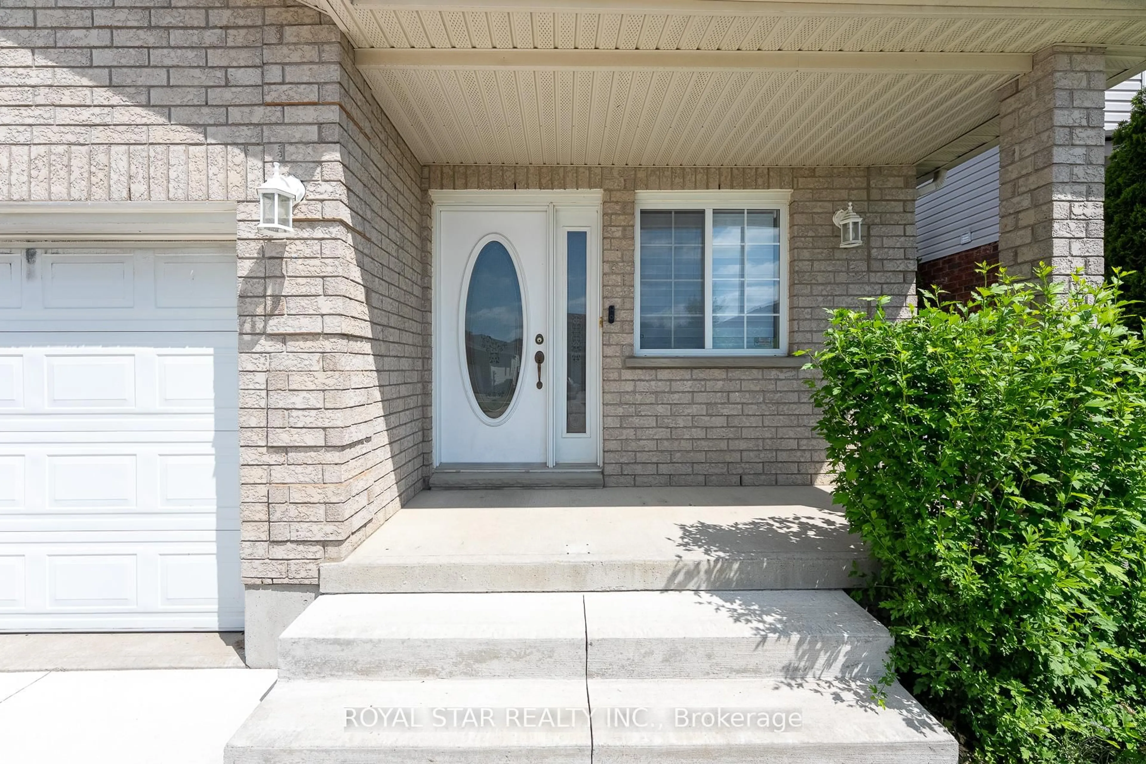 Indoor entryway for 19 Langlaw Dr, Cambridge Ontario N1P 1E9