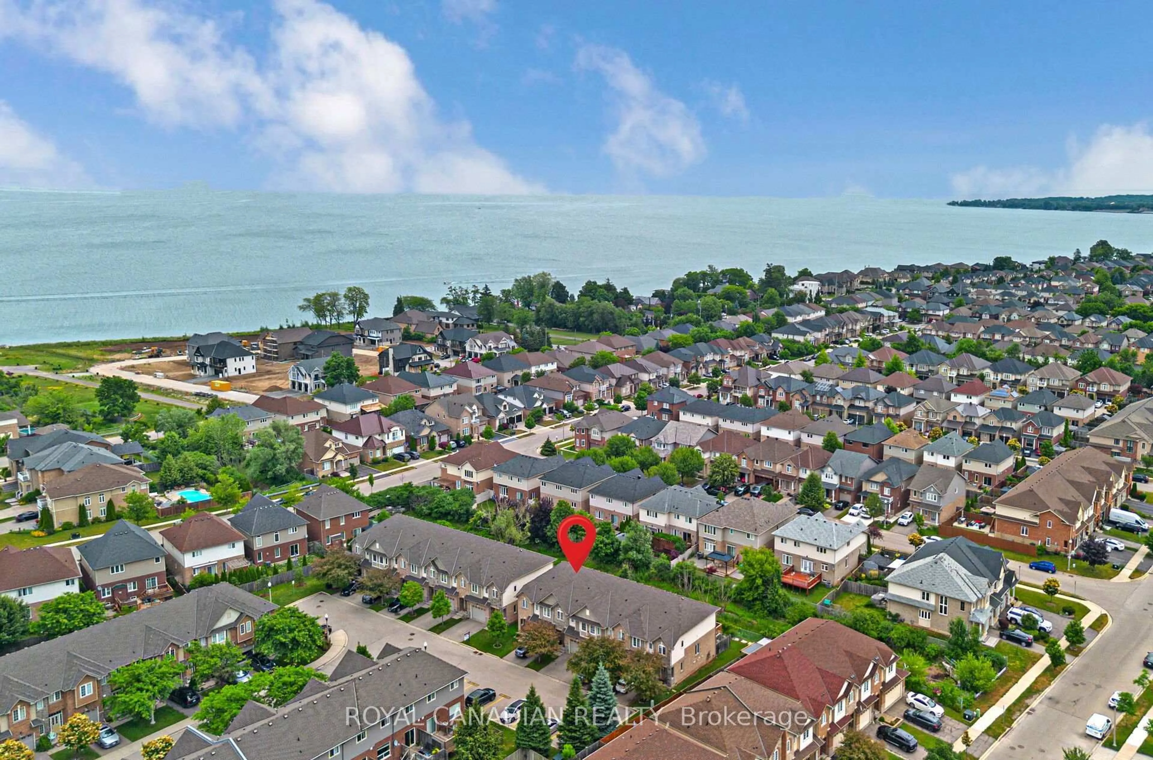 A pic from outside/outdoor area/front of a property/back of a property/a pic from drone, unknown for 40 Dartmouth Gate #14, Hamilton Ontario L8E 0C4