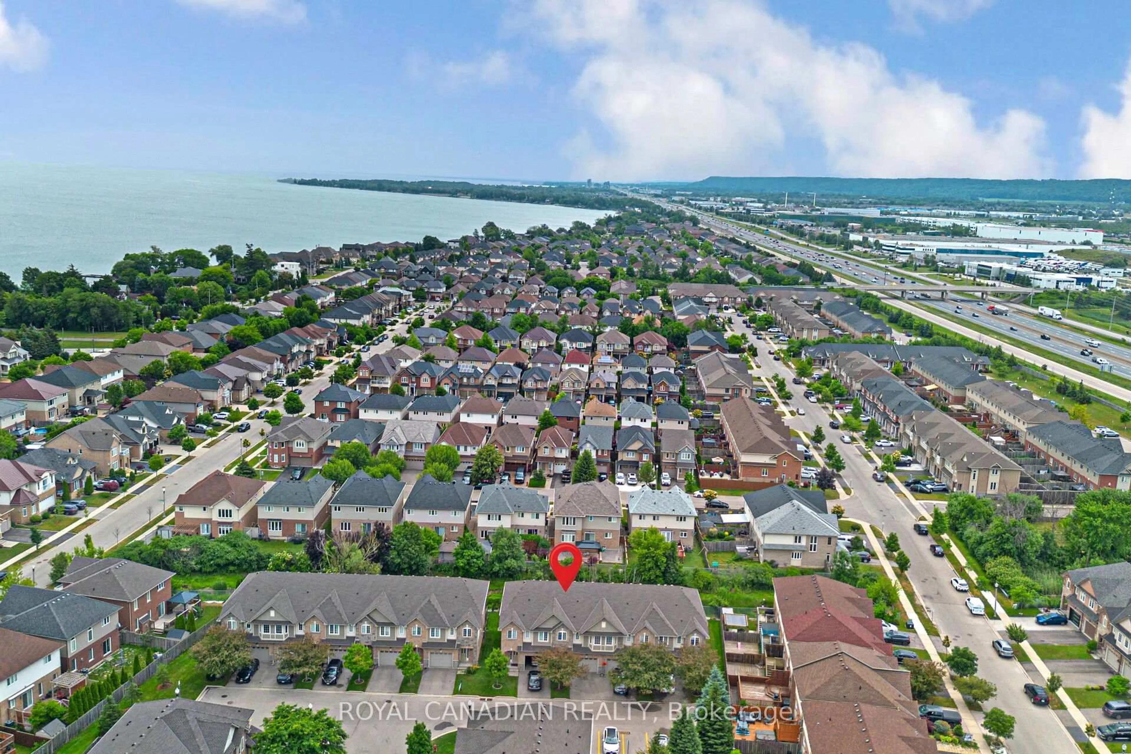 A pic from outside/outdoor area/front of a property/back of a property/a pic from drone, water/lake/river/ocean view for 40 Dartmouth Gate #14, Hamilton Ontario L8E 0C4