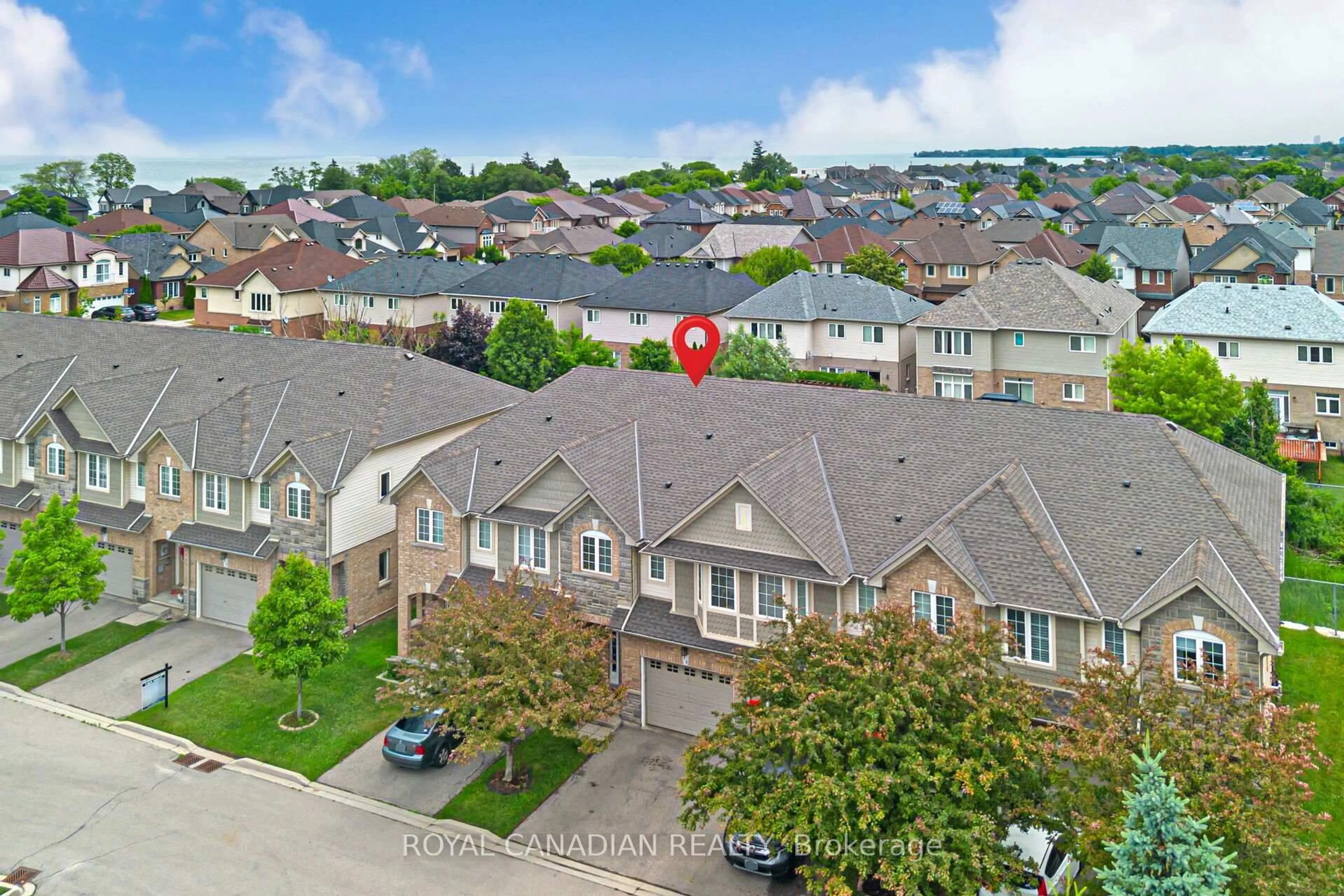 A pic from outside/outdoor area/front of a property/back of a property/a pic from drone, street for 40 Dartmouth Gate #14, Hamilton Ontario L8E 0C4