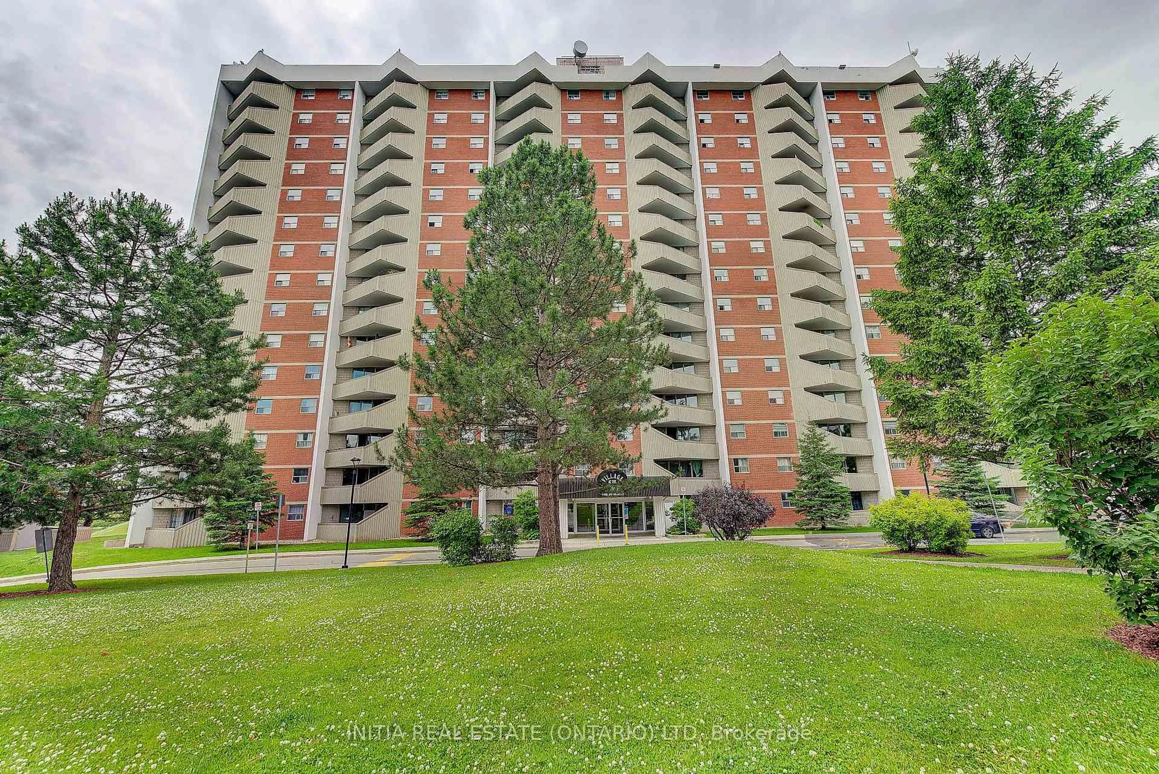 Patio, building for 1105 Jalna Blvd #410, London South Ontario N6E 2S9