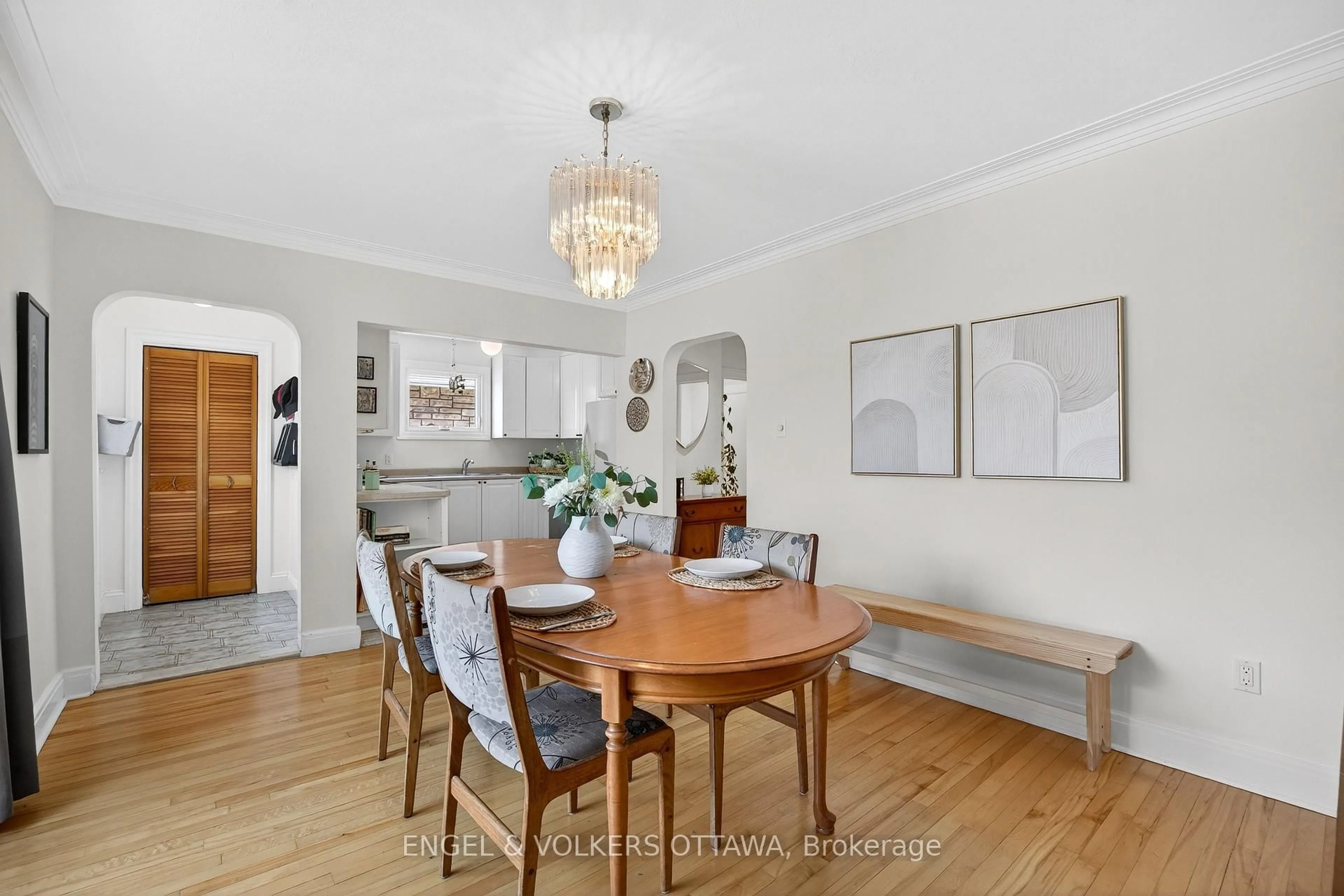 Dining room, wood/laminate floor for 76 Norman St, Ottawa Ontario K1S 3K4