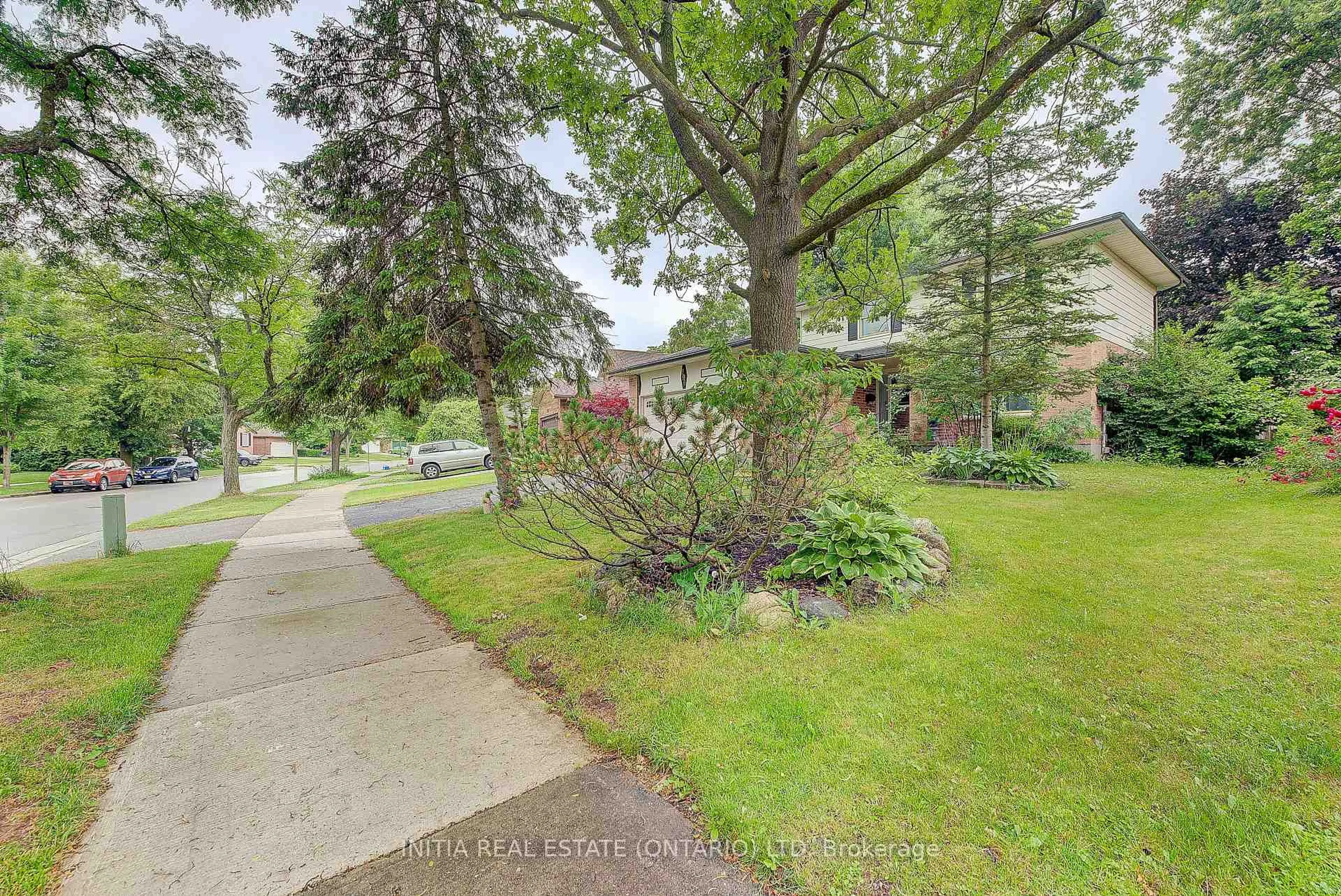 Patio, street for 296 Castlegrove Blvd, London North Ontario N6G 3T5
