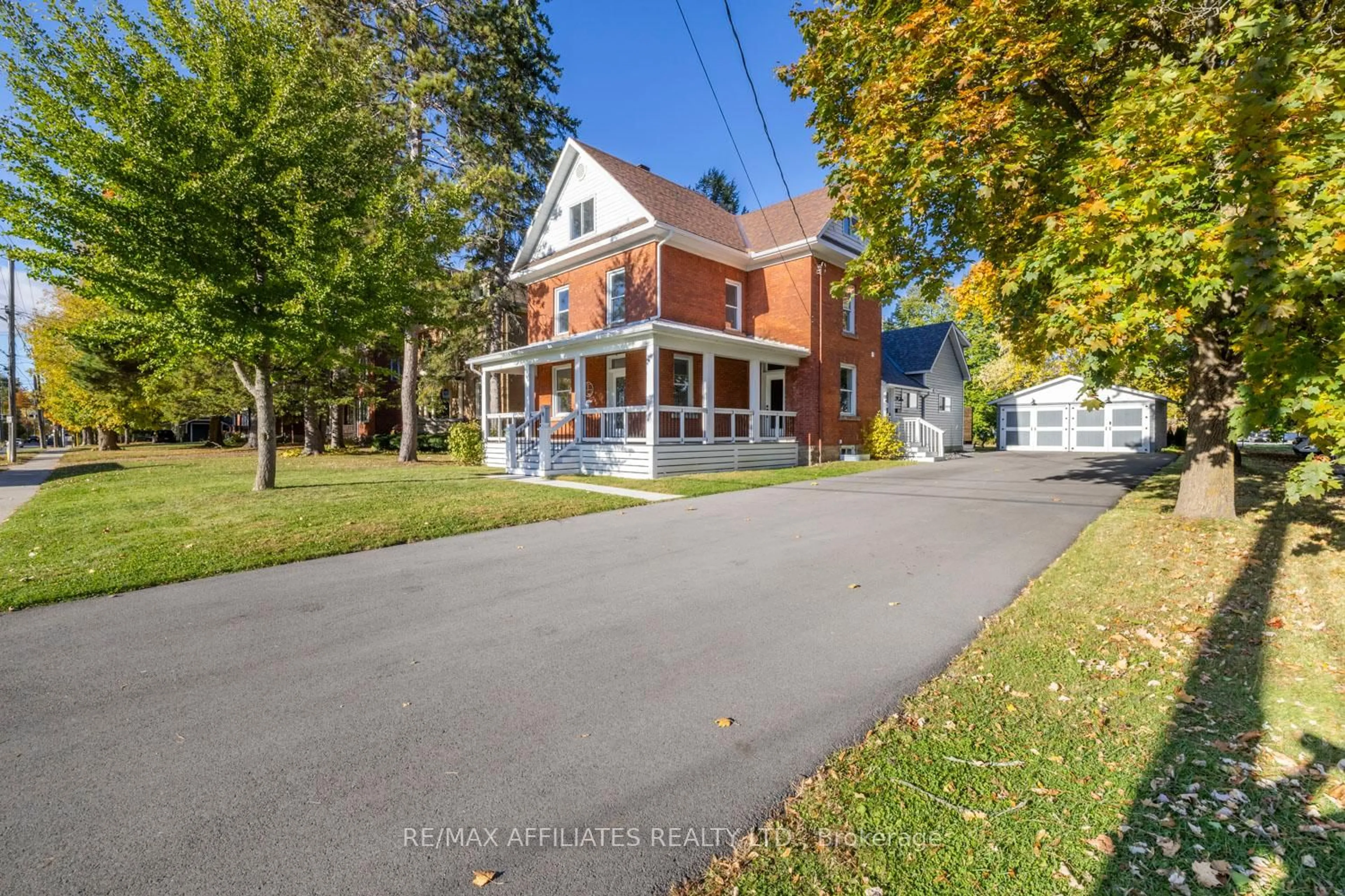 A pic from outside/outdoor area/front of a property/back of a property/a pic from drone, street for 45 Drummond St, Perth Ontario K7H 2J9