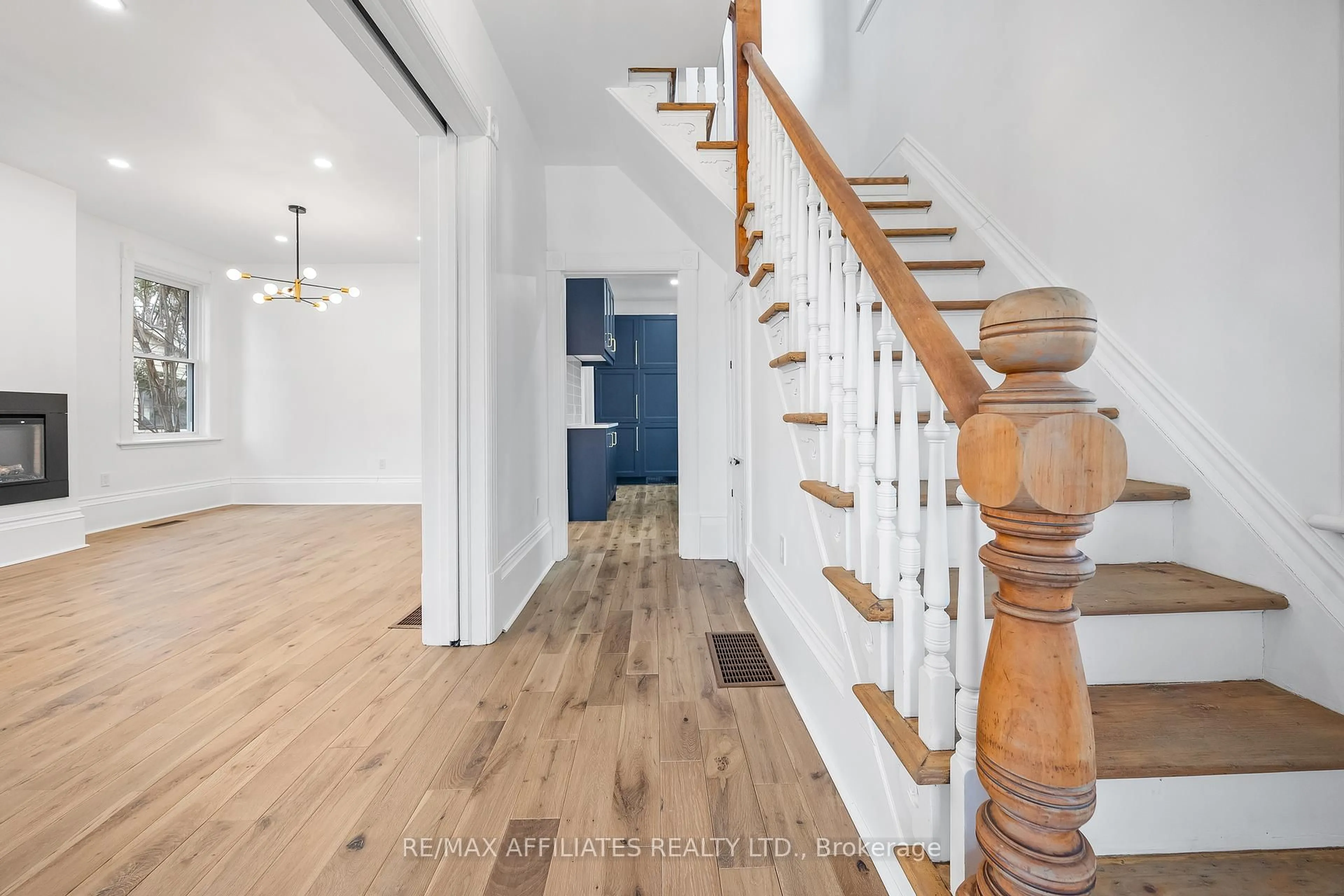 Indoor entryway for 45 Drummond St, Perth Ontario K7H 2J9