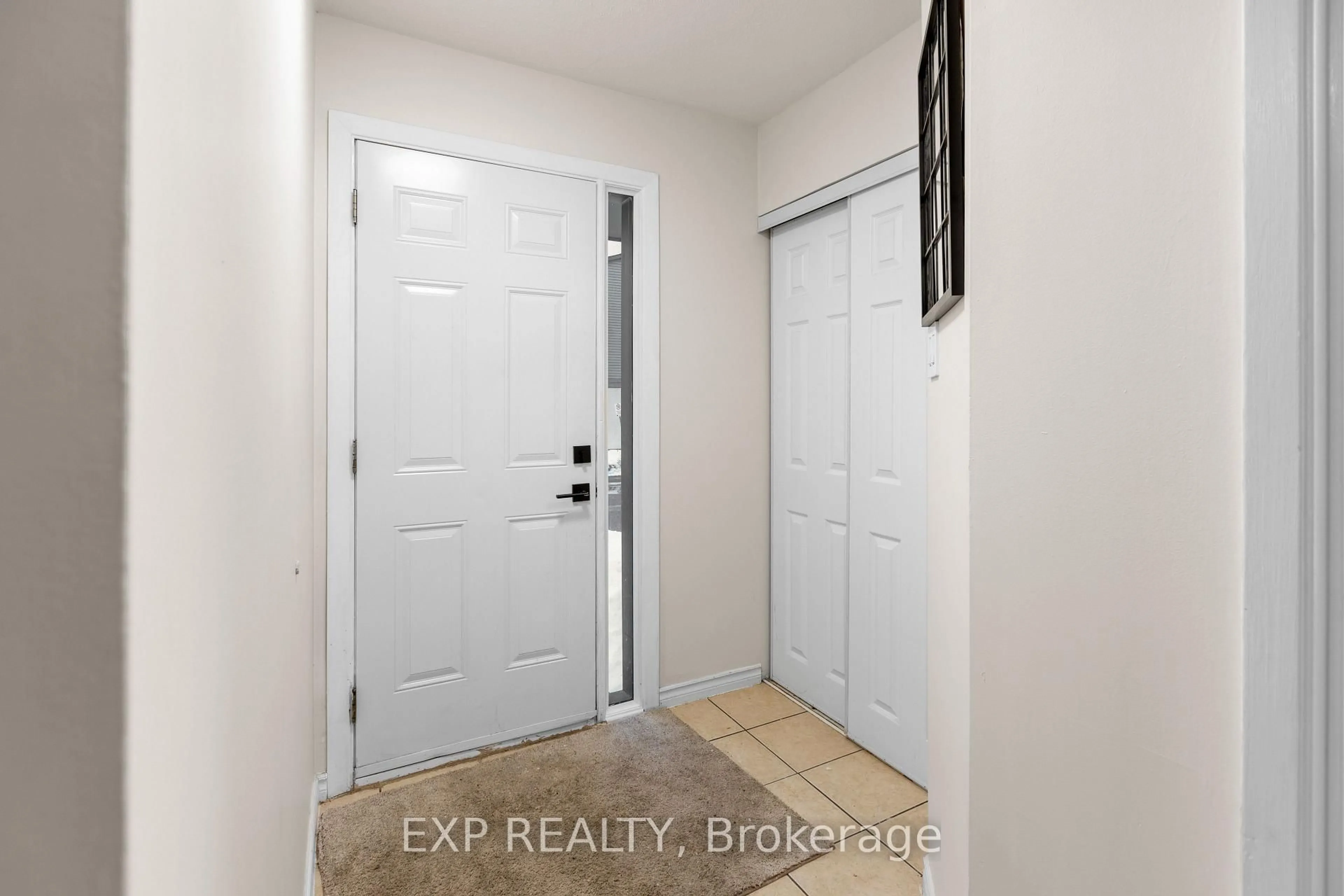 Indoor entryway for 2650 Pimlico Cres #107, Ottawa Ontario K1T 2A8