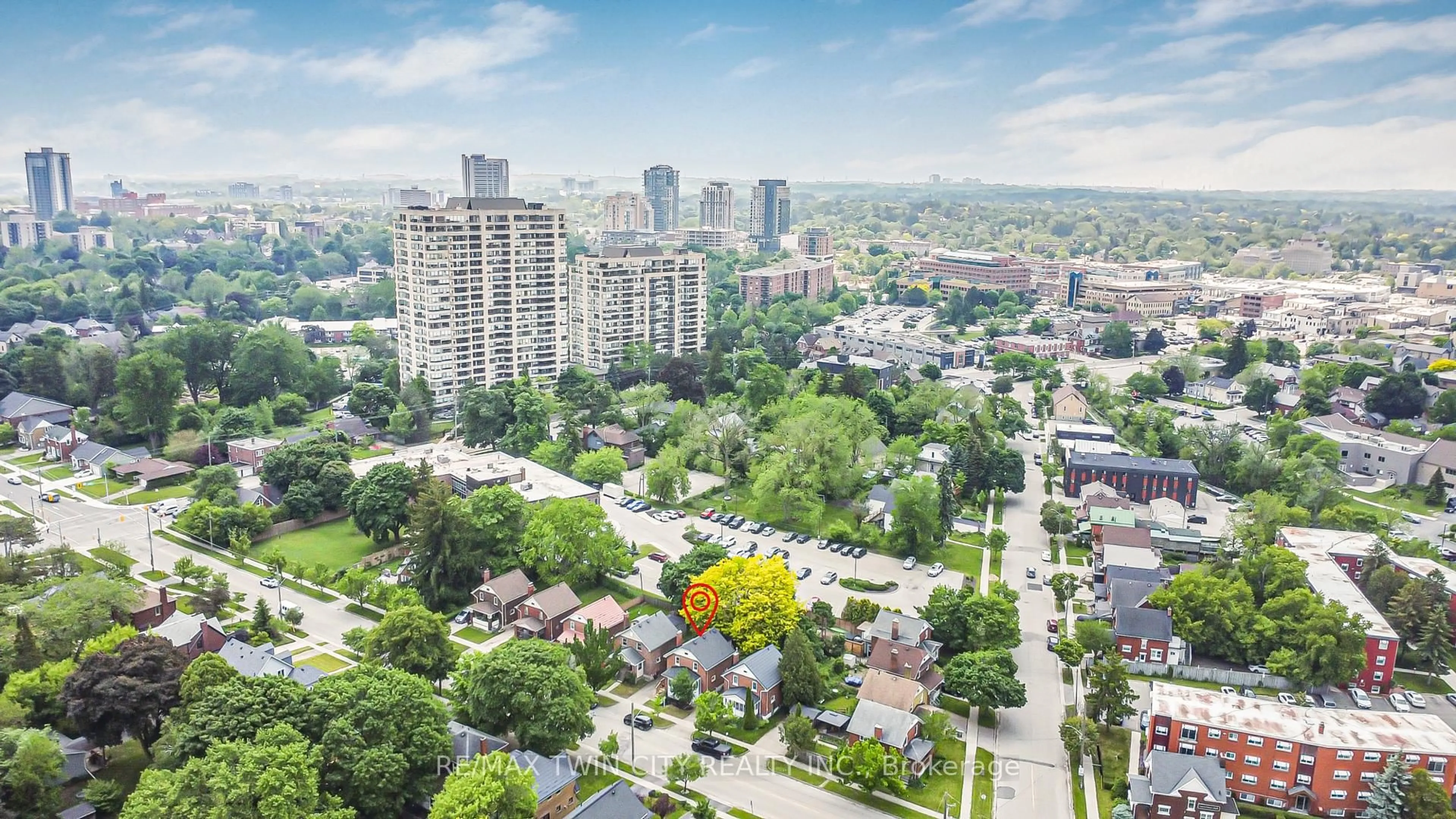 A pic from outside/outdoor area/front of a property/back of a property/a pic from drone, city buildings view from balcony for 35 Moore Ave, Waterloo Ontario N2J 3E4