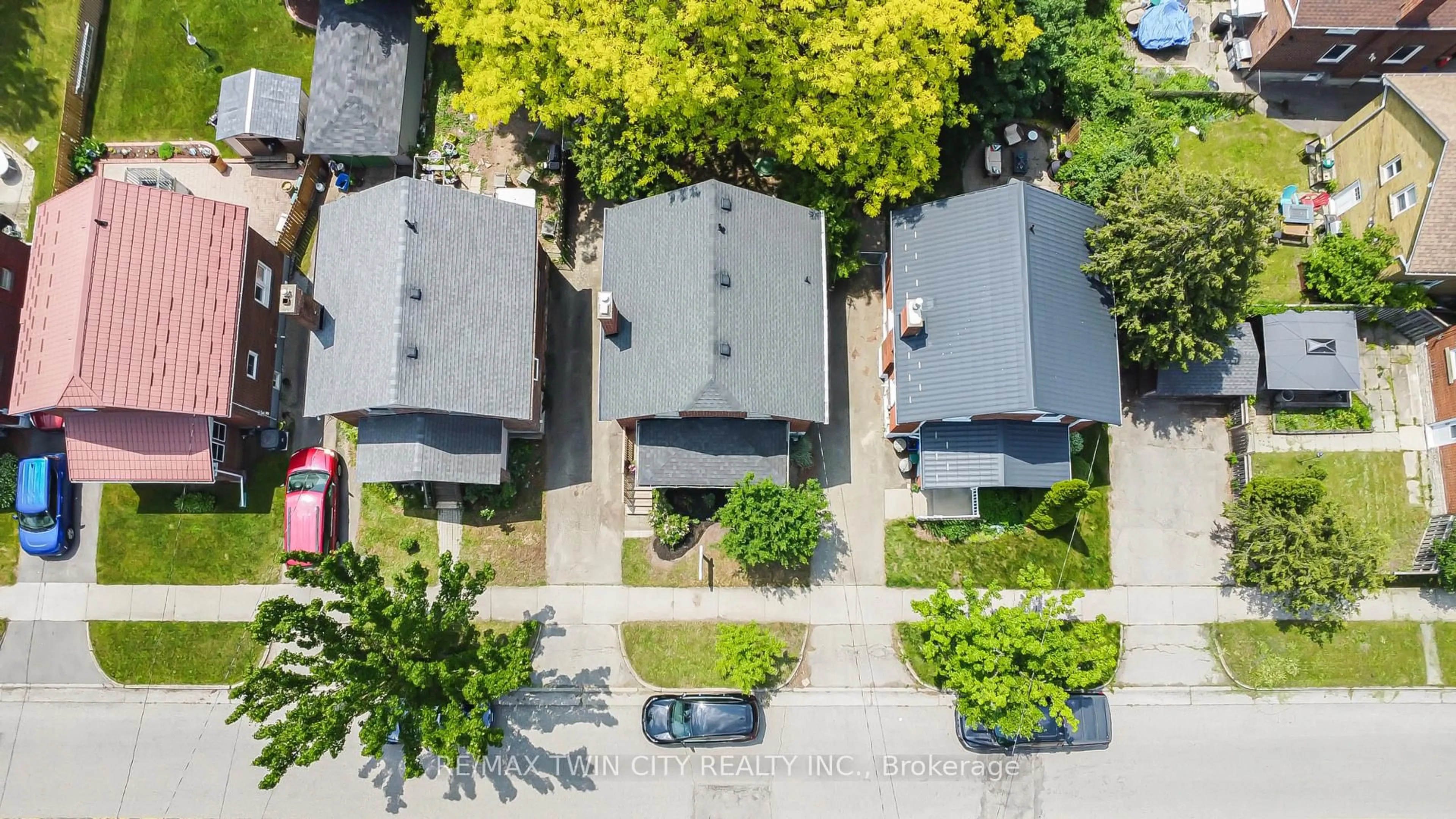 A pic from outside/outdoor area/front of a property/back of a property/a pic from drone, street for 35 Moore Ave, Waterloo Ontario N2J 3E4