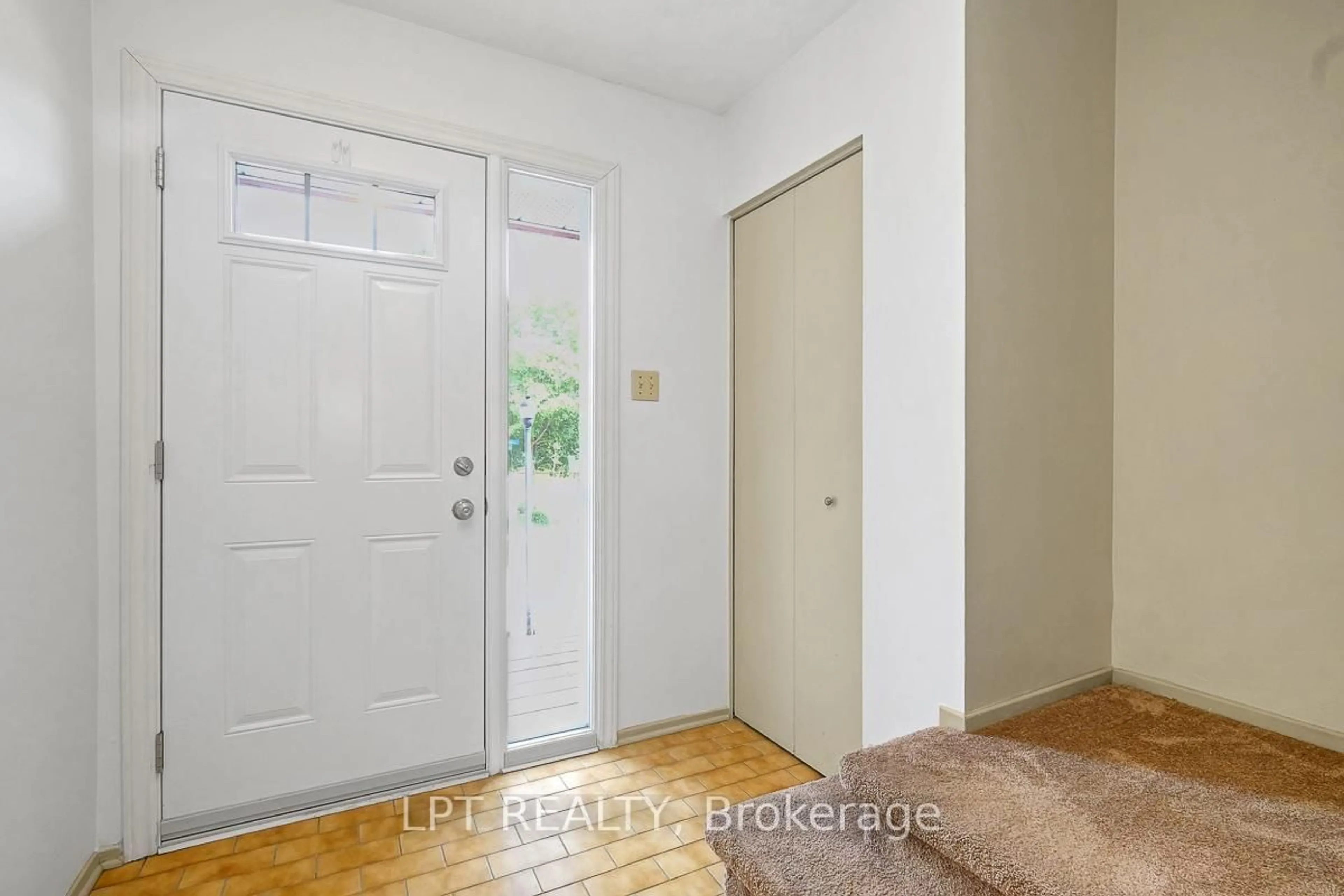 Indoor entryway for 1 Timberview Way #3, Nepean Ontario K2H 9M7