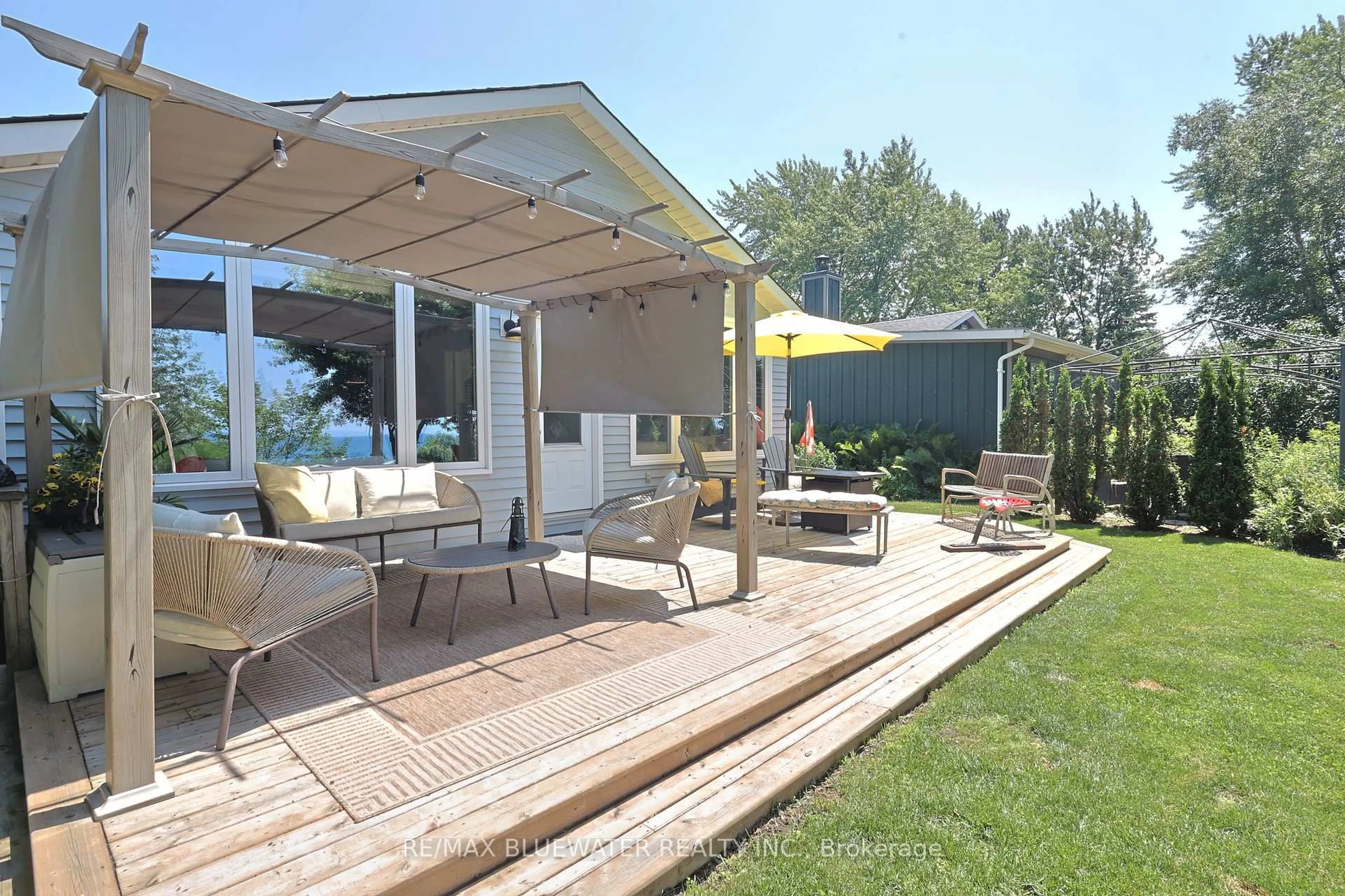 Patio, water/lake/river/ocean view for 71857 SUNVIEW Ave, Bluewater Ontario N0M 1T0
