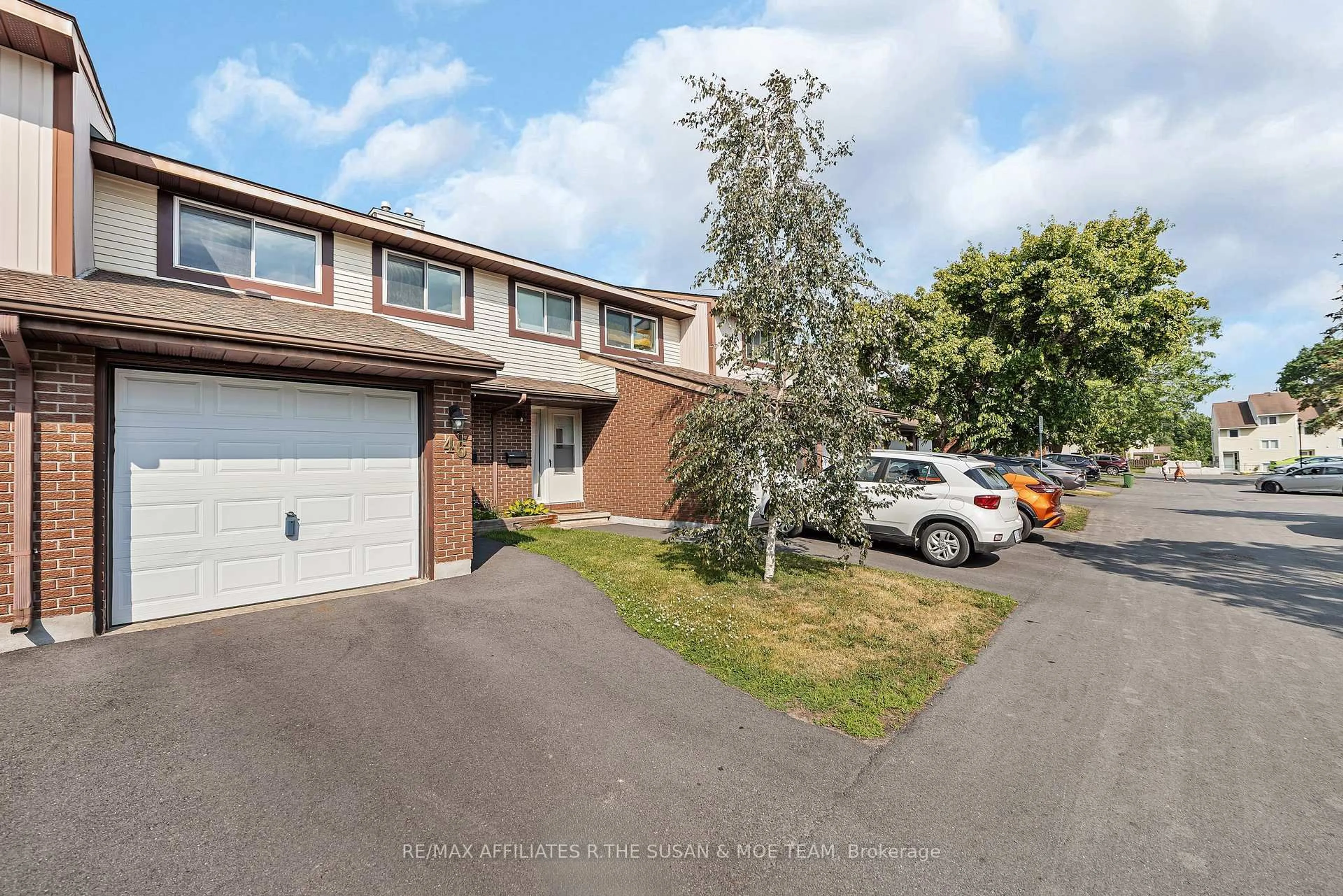 A pic from outside/outdoor area/front of a property/back of a property/a pic from drone, street for 46 Stokes Cres, Ottawa Ontario K2L 2Z4