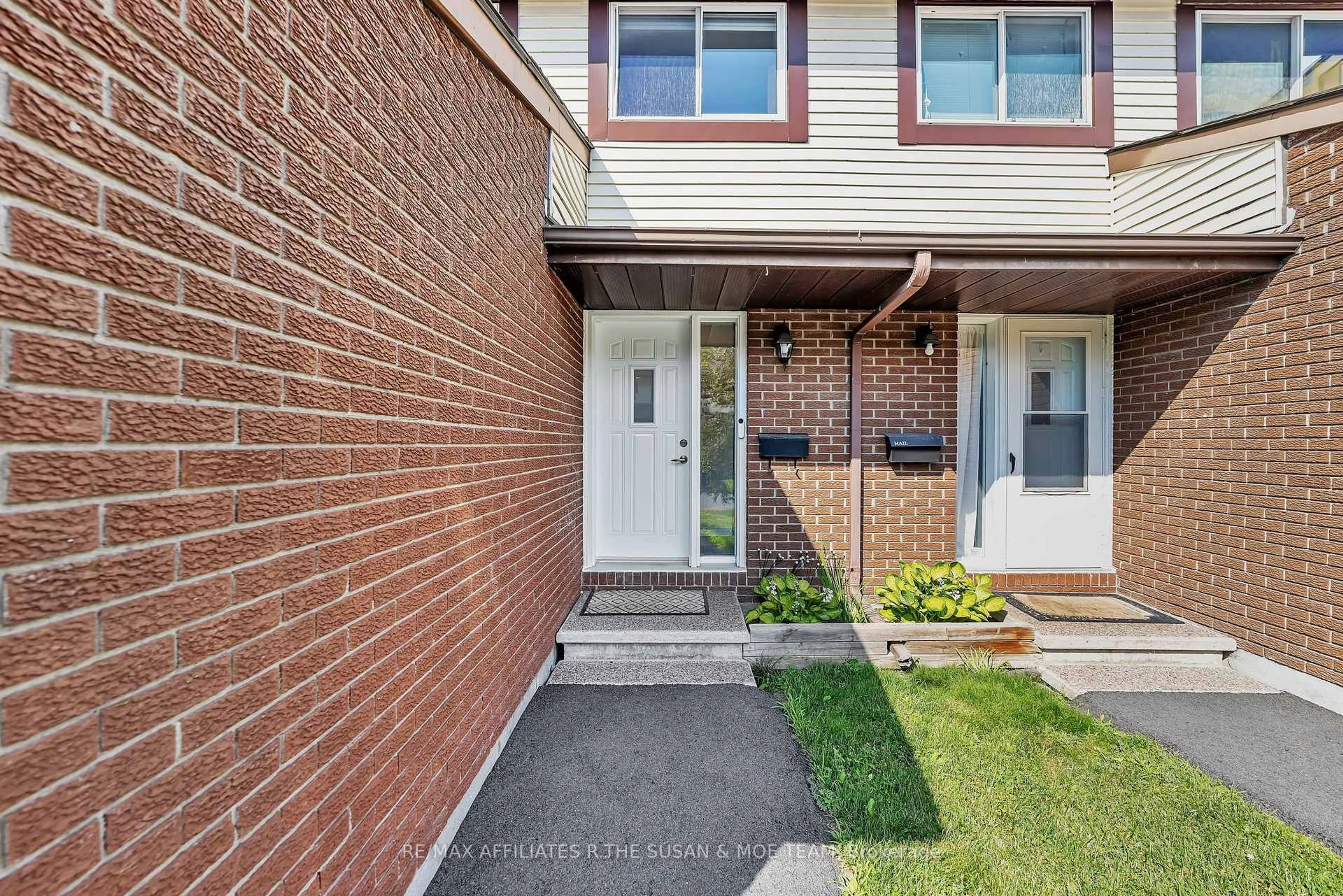 Home with brick exterior material, street for 46 Stokes Cres, Ottawa Ontario K2L 2Z4