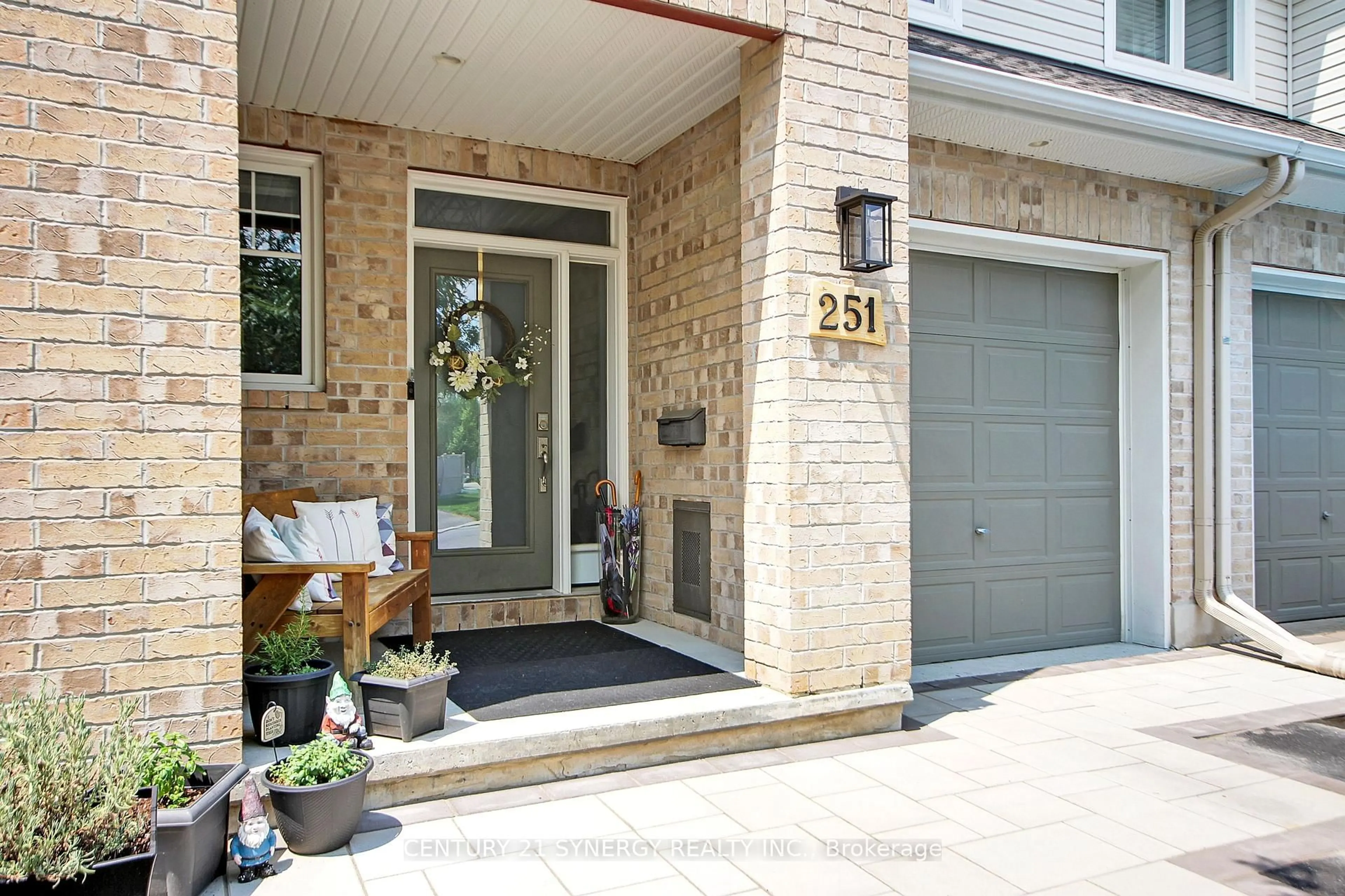 Indoor entryway for 251 Mojave Cres, Ottawa Ontario K2S 0H6