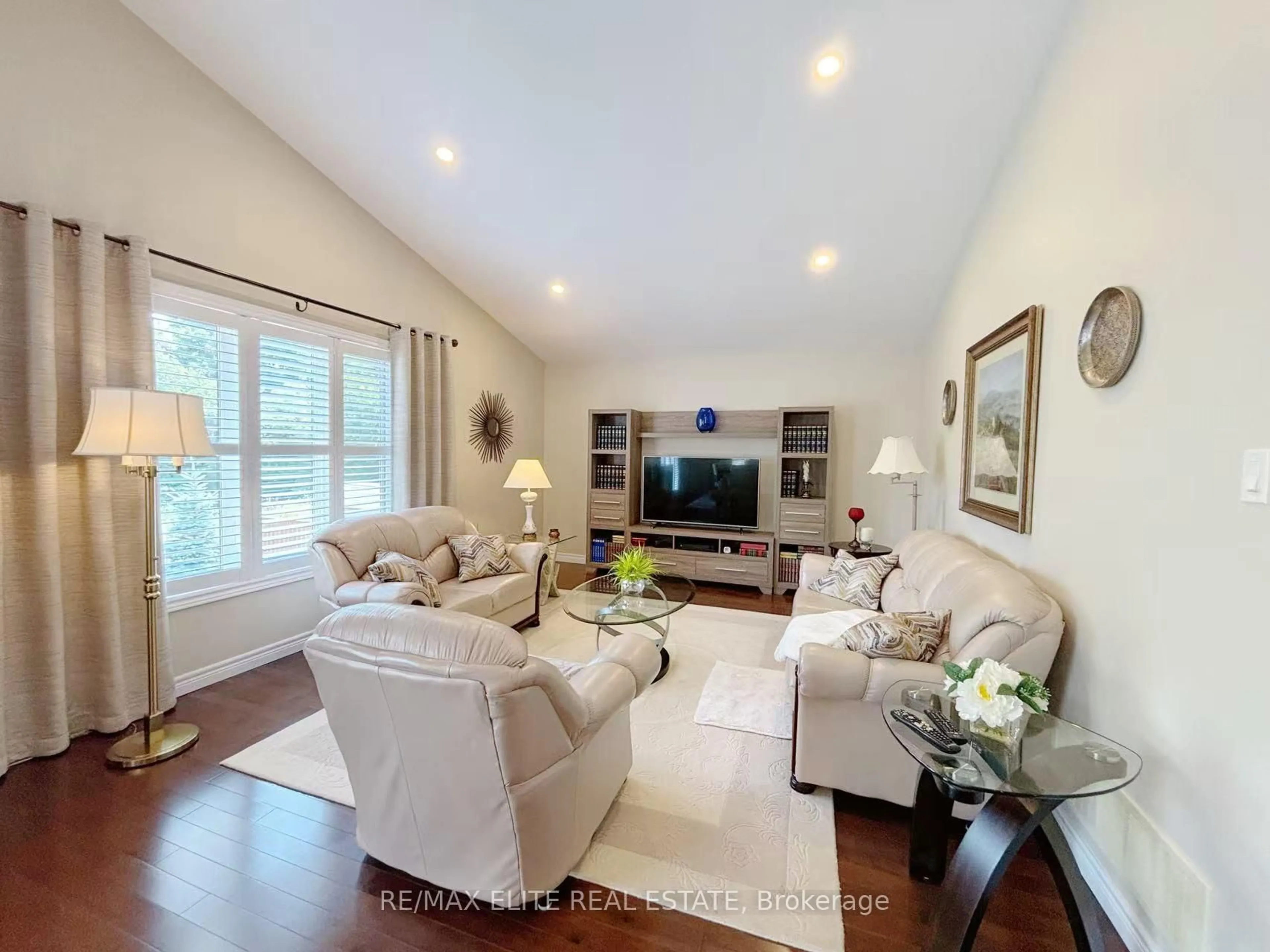 Living room with furniture, unknown for 80 Helen St, Asphodel-Norwood Ontario K0L 2V0