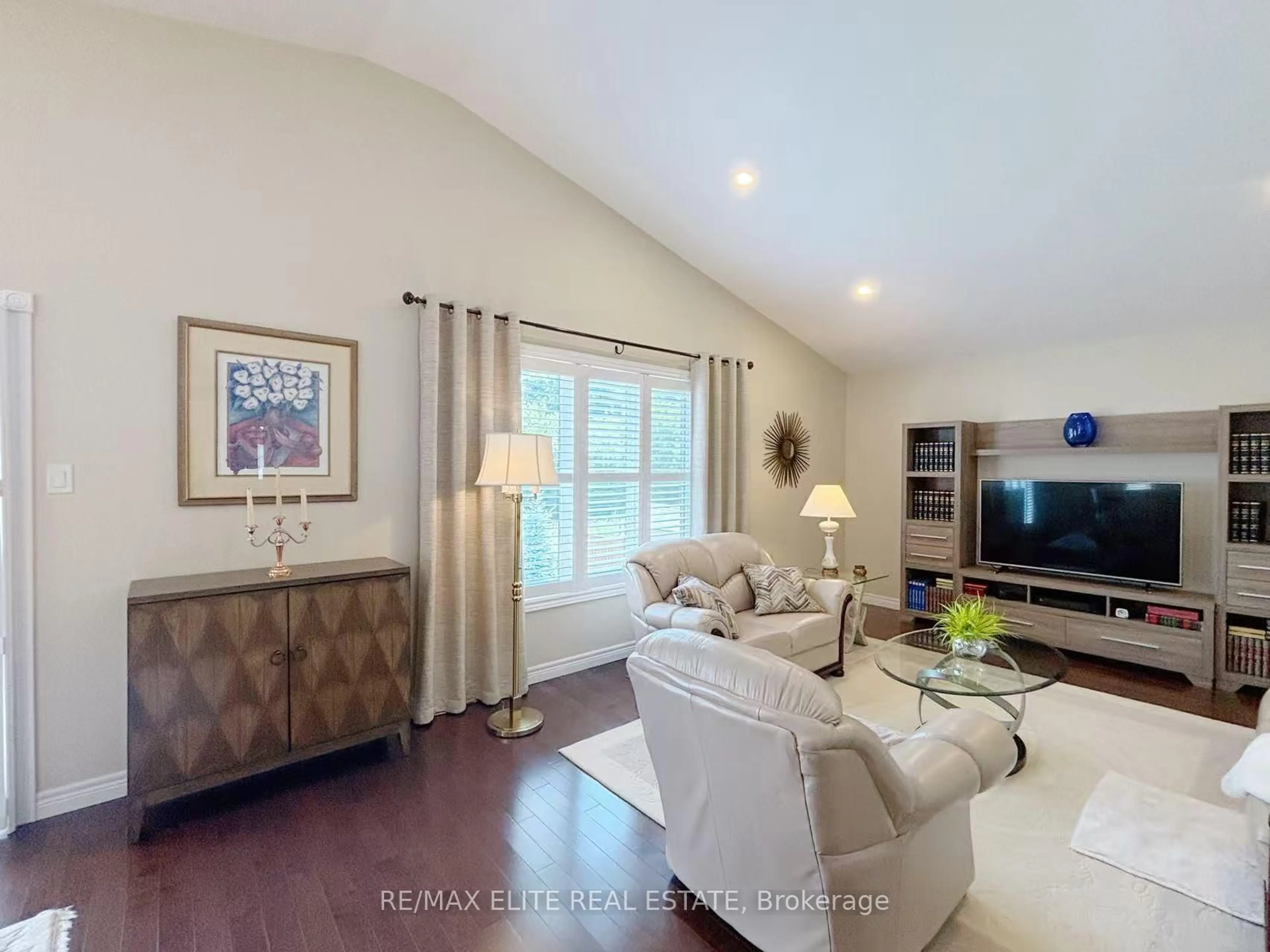 Living room with furniture, unknown for 80 Helen St, Asphodel-Norwood Ontario K0L 2V0