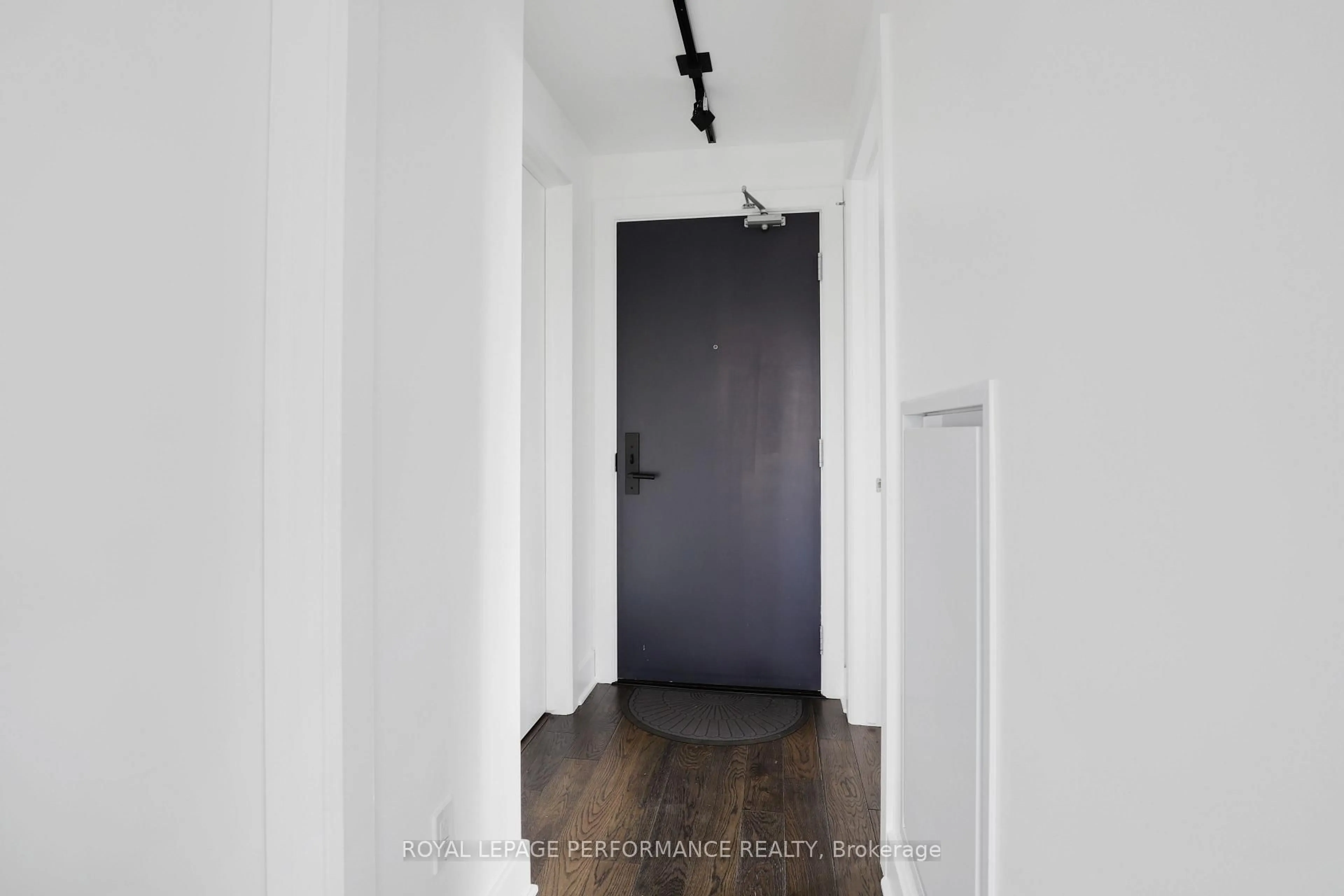 Indoor entryway for 255 Bay St #1603, Ottawa Ontario K1R 0C5