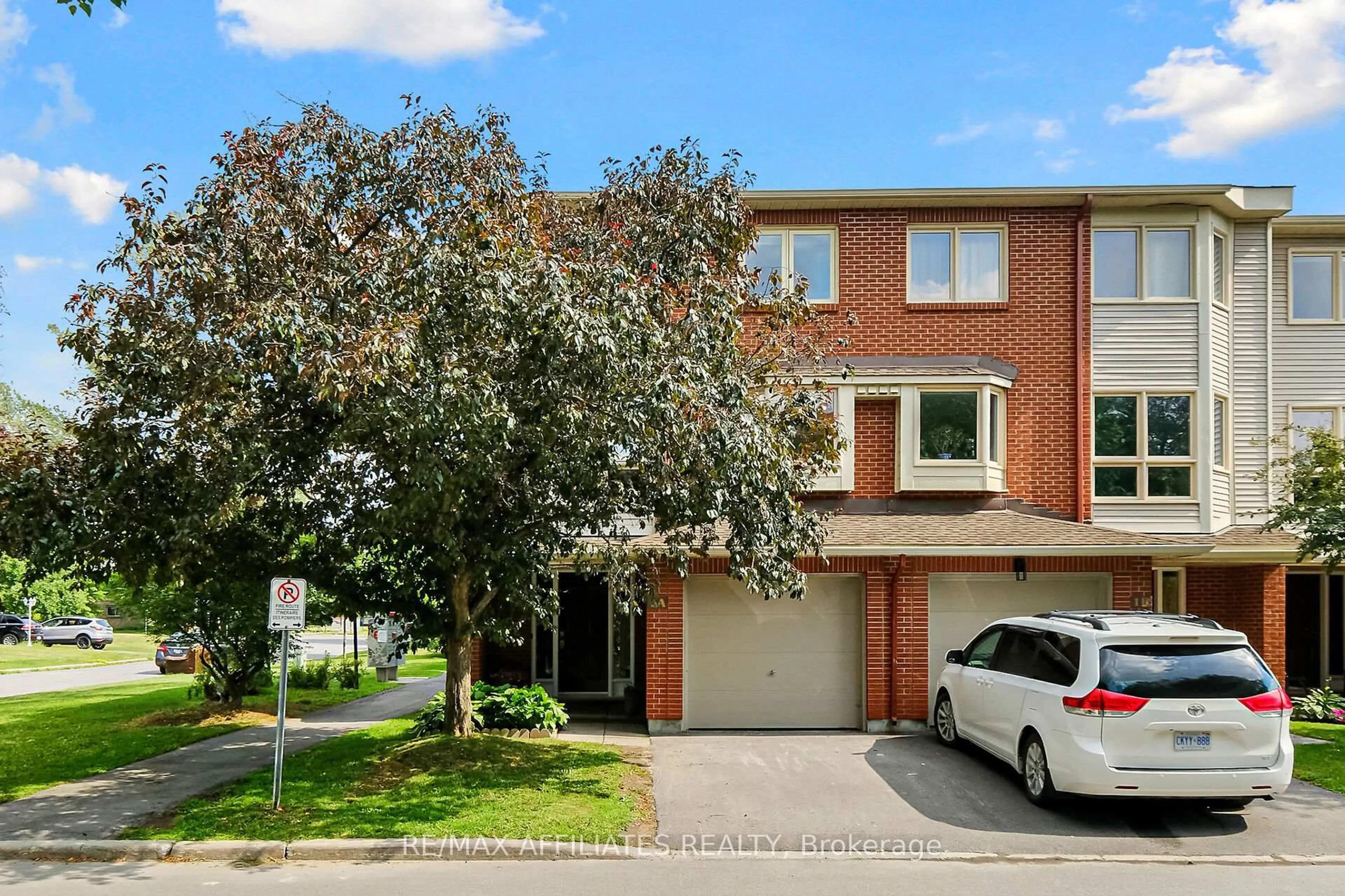 Unknown for 1A Crestlea Cres, Ottawa Ontario K2G 4N1