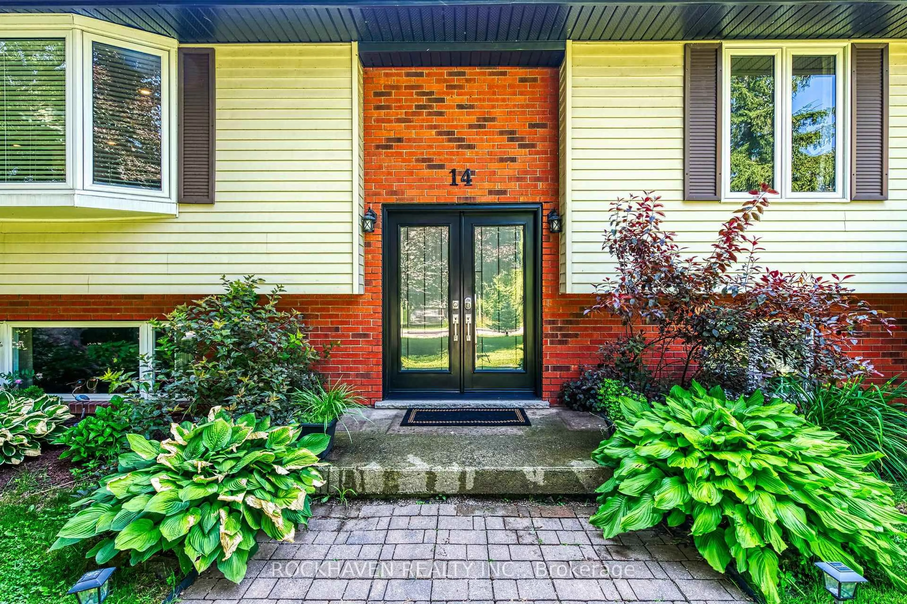 Indoor entryway for 14 6th Concession, Hamilton Ontario L8B 1M4