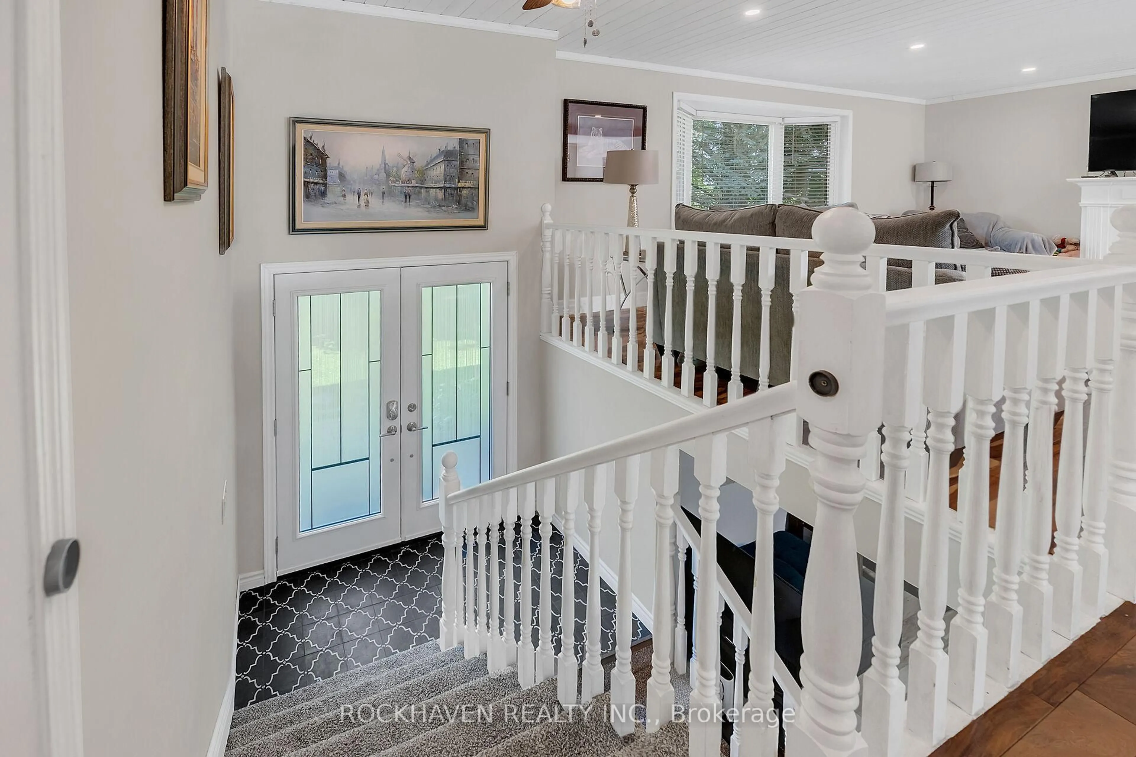 Indoor foyer for 14 6th Concession, Hamilton Ontario L8B 1M4