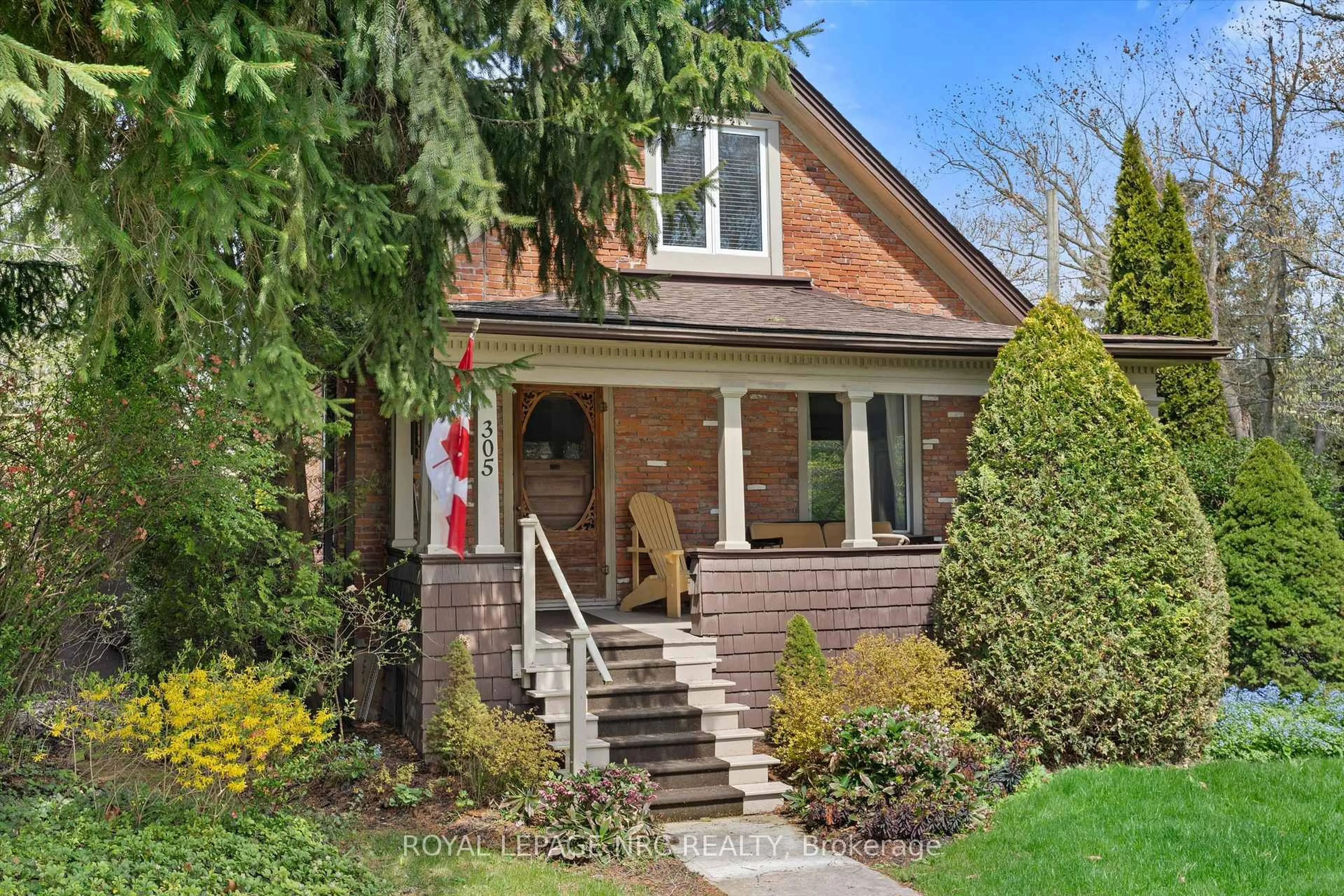 Home with brick exterior material, street for 305 Victoria St, Niagara-on-the-Lake Ontario L0S 1J0