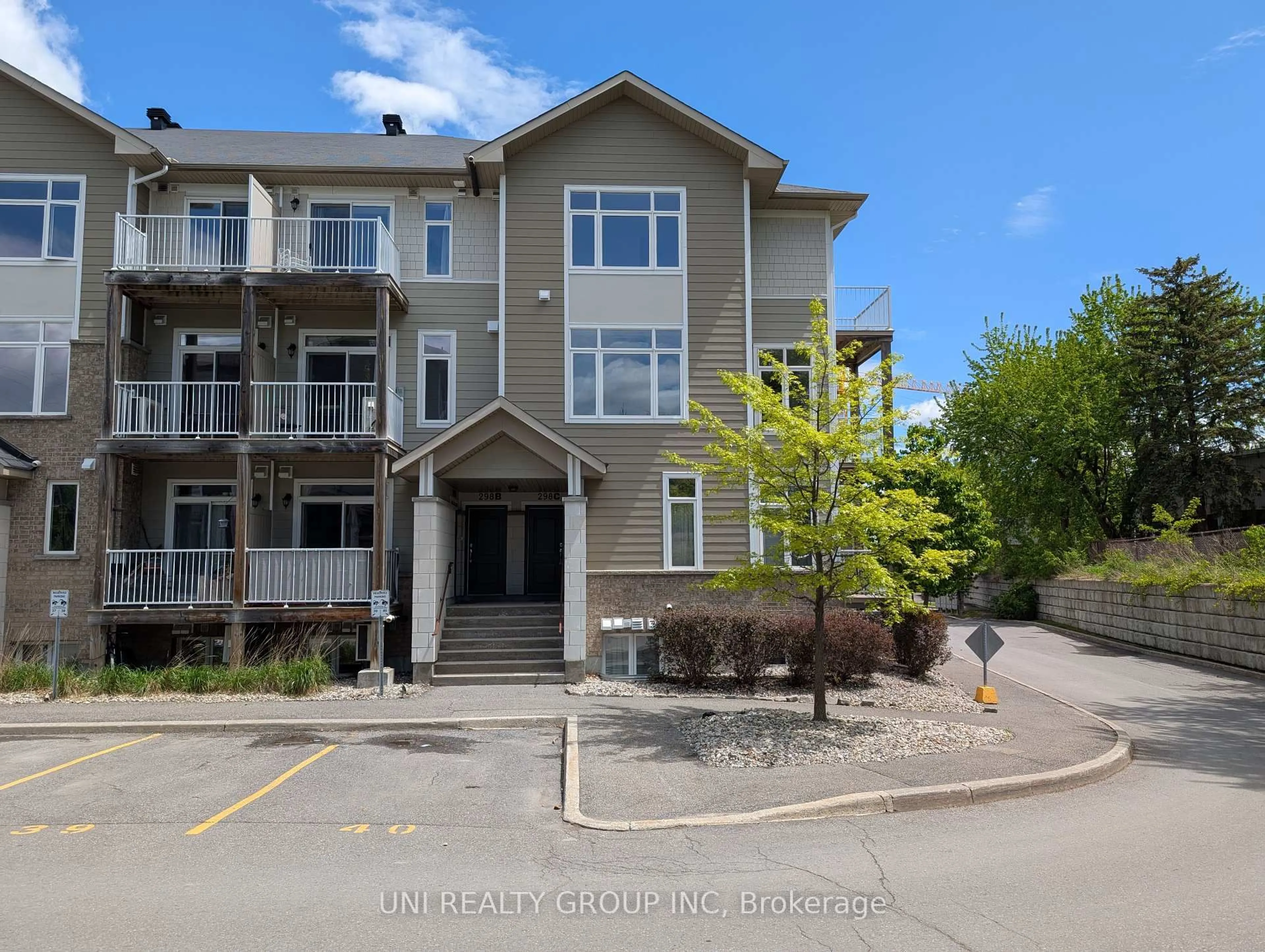 A pic from outside/outdoor area/front of a property/back of a property/a pic from drone, unknown for 298C Everest Private, Ottawa Ontario K1G 4E3