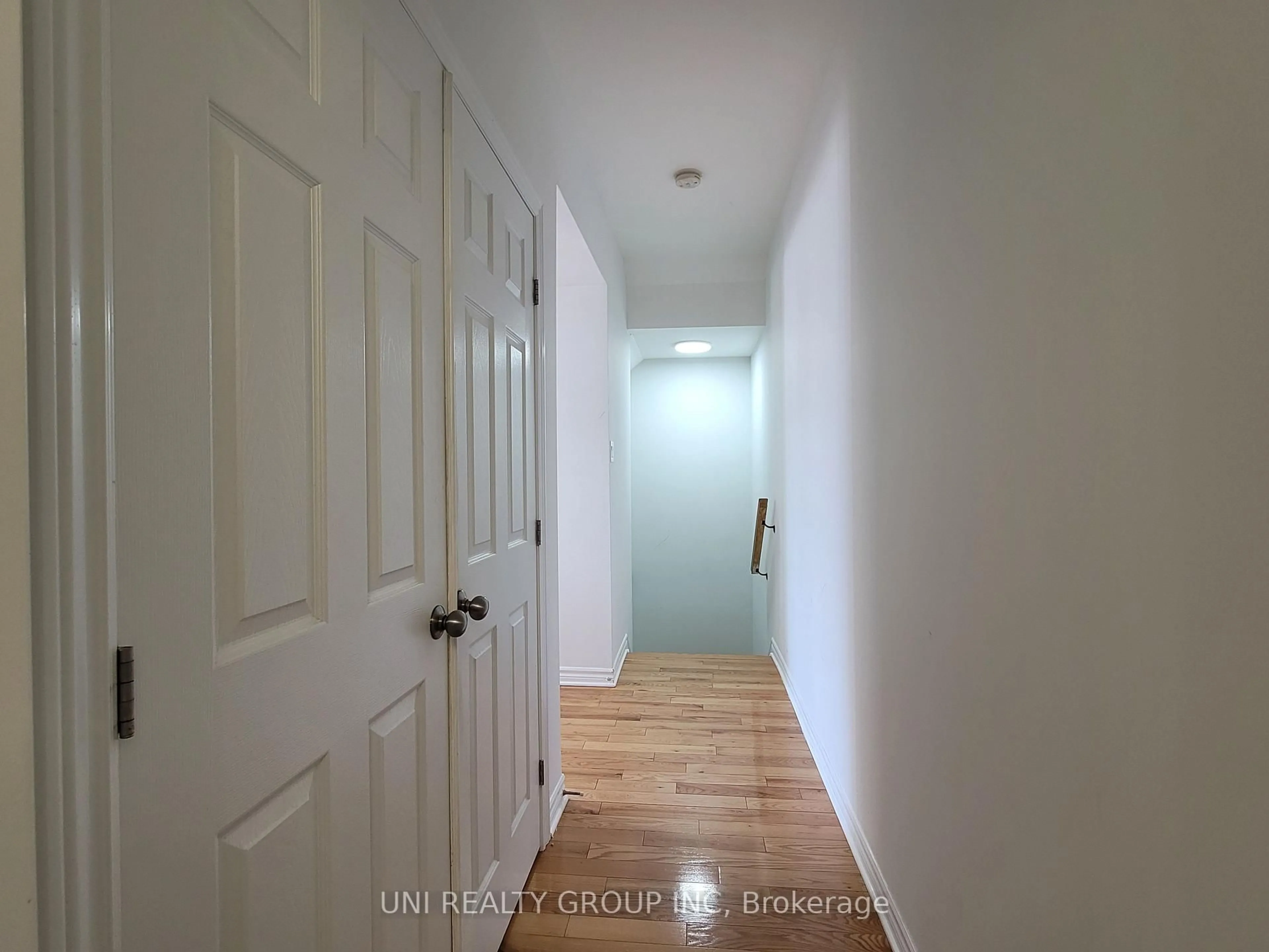 Unknown for 298C Everest Private, Ottawa Ontario K1G 4E3