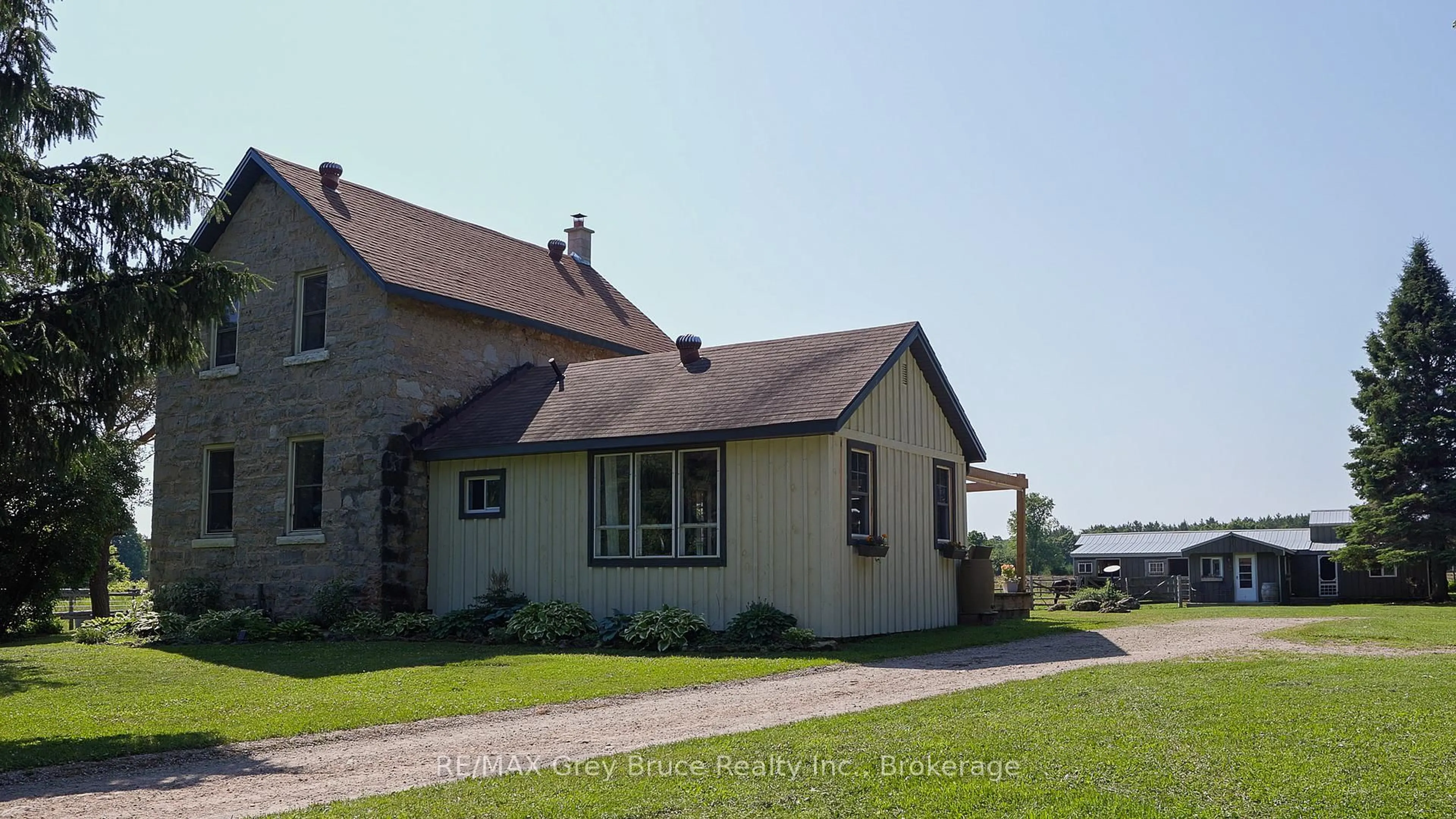 A pic from outside/outdoor area/front of a property/back of a property/a pic from drone, building for 362404 Lindenwood Rd, Georgian Bluffs Ontario N0H 2T0