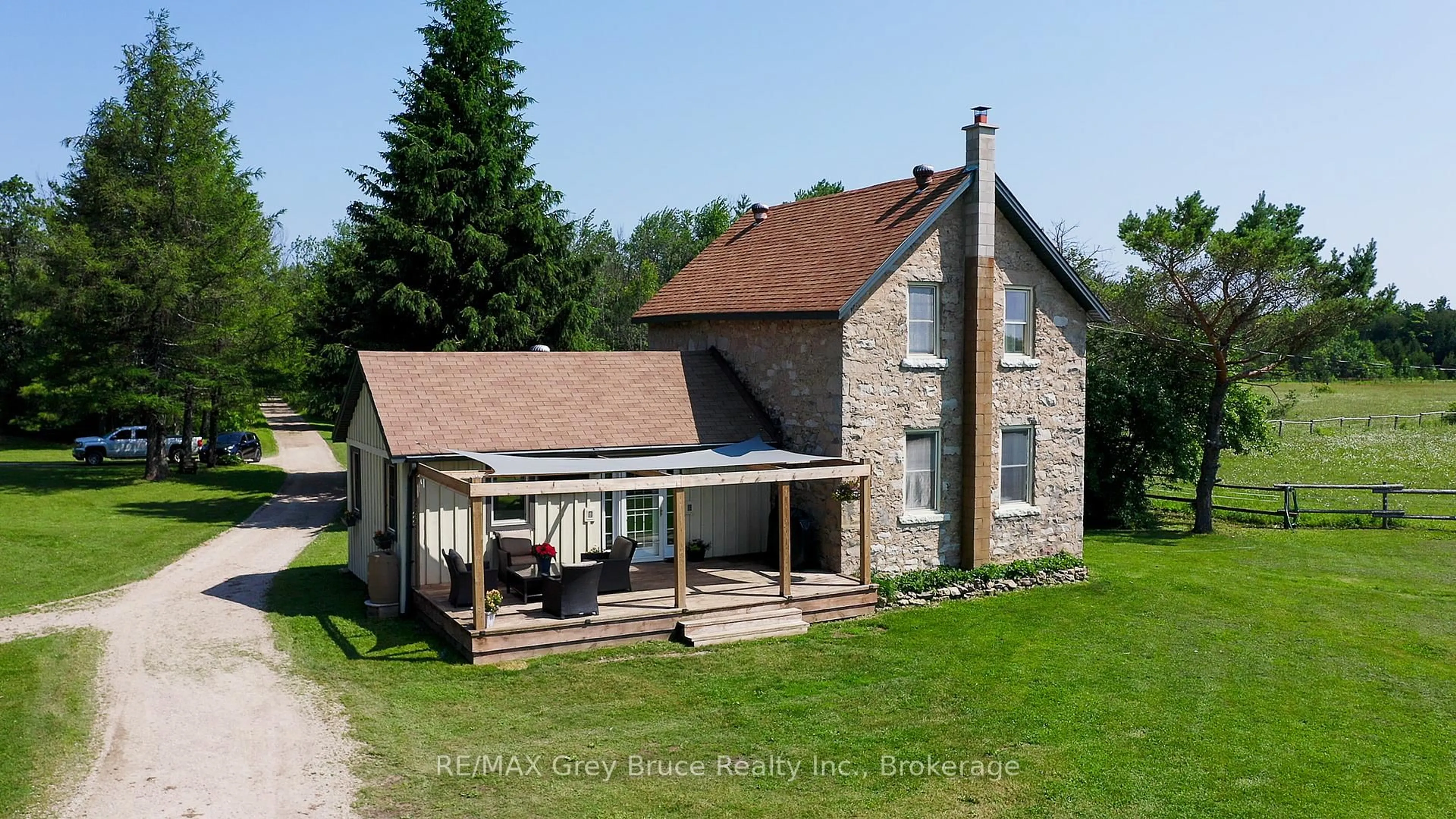 A pic from outside/outdoor area/front of a property/back of a property/a pic from drone, building for 362404 Lindenwood Rd, Georgian Bluffs Ontario N0H 2T0