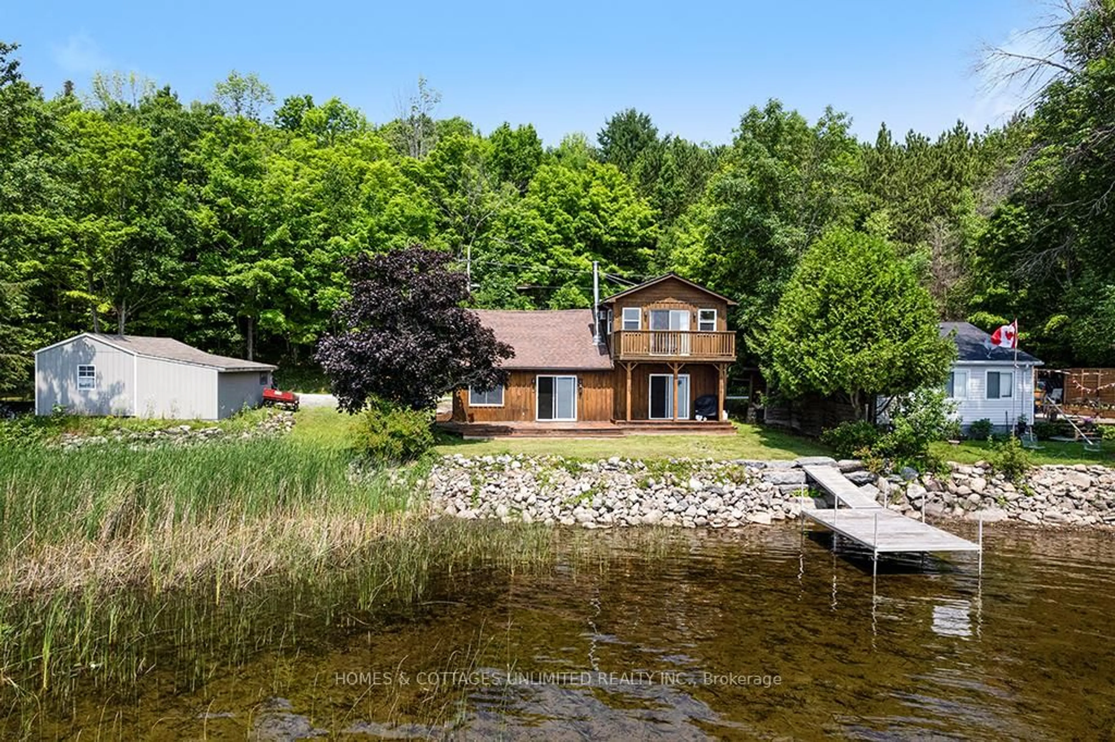 A pic from outside/outdoor area/front of a property/back of a property/a pic from drone, water/lake/river/ocean view for 185 Maple Hollow Dr, Mcdonalds Corners Ontario K0G 1M0