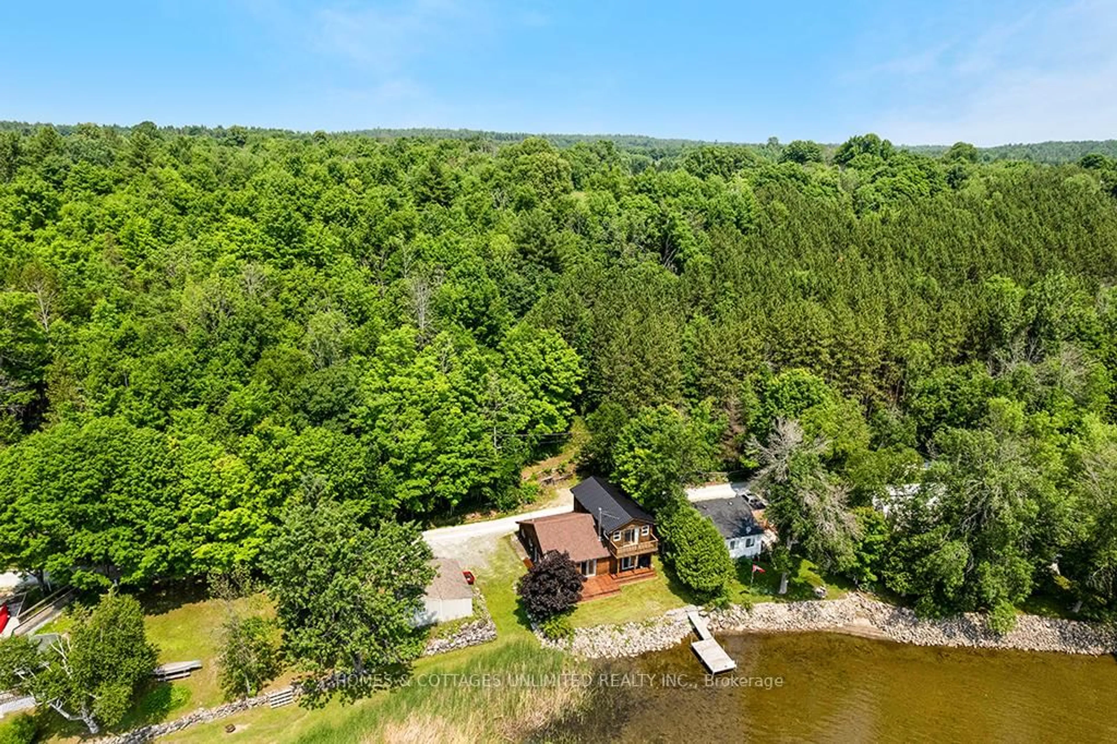 A pic from outside/outdoor area/front of a property/back of a property/a pic from drone, water/lake/river/ocean view for 185 Maple Hollow Dr, Mcdonalds Corners Ontario K0G 1M0