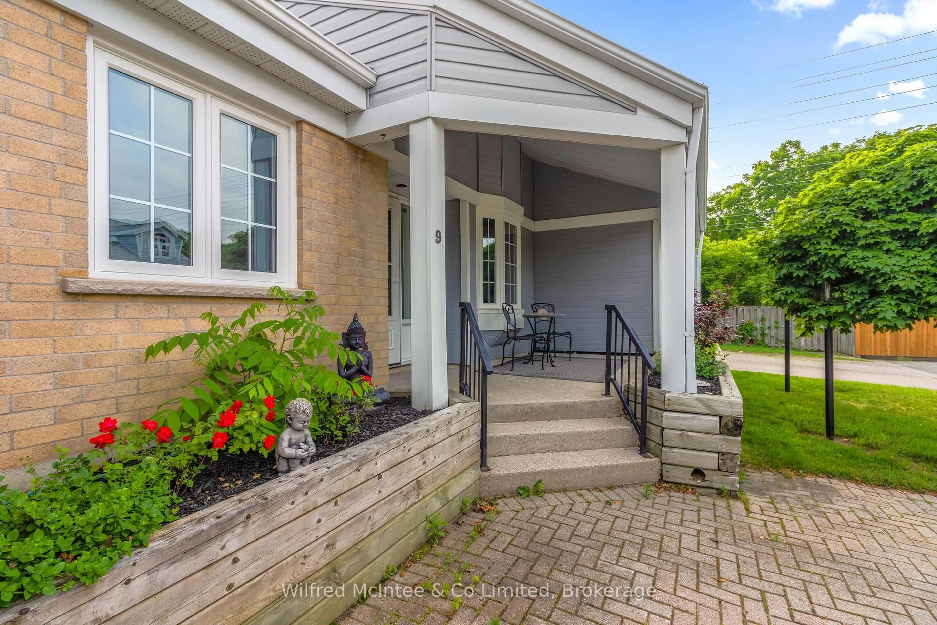 Indoor entryway for 834 Arlington St #9, Saugeen Shores Ontario N0H 2C4