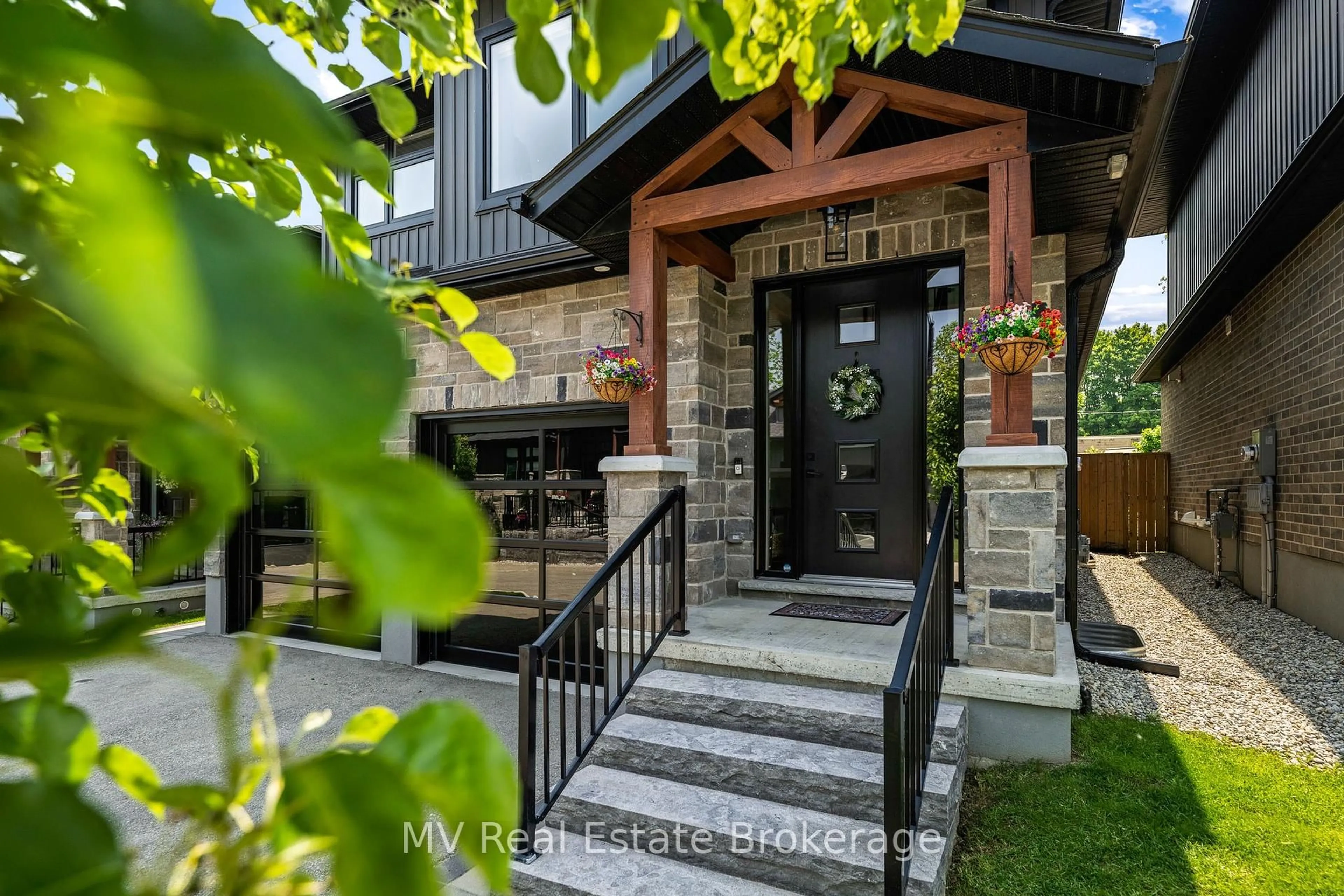Unknown for 34 Creekside Terrace Private, Centre Wellington Ontario N1M 0H4