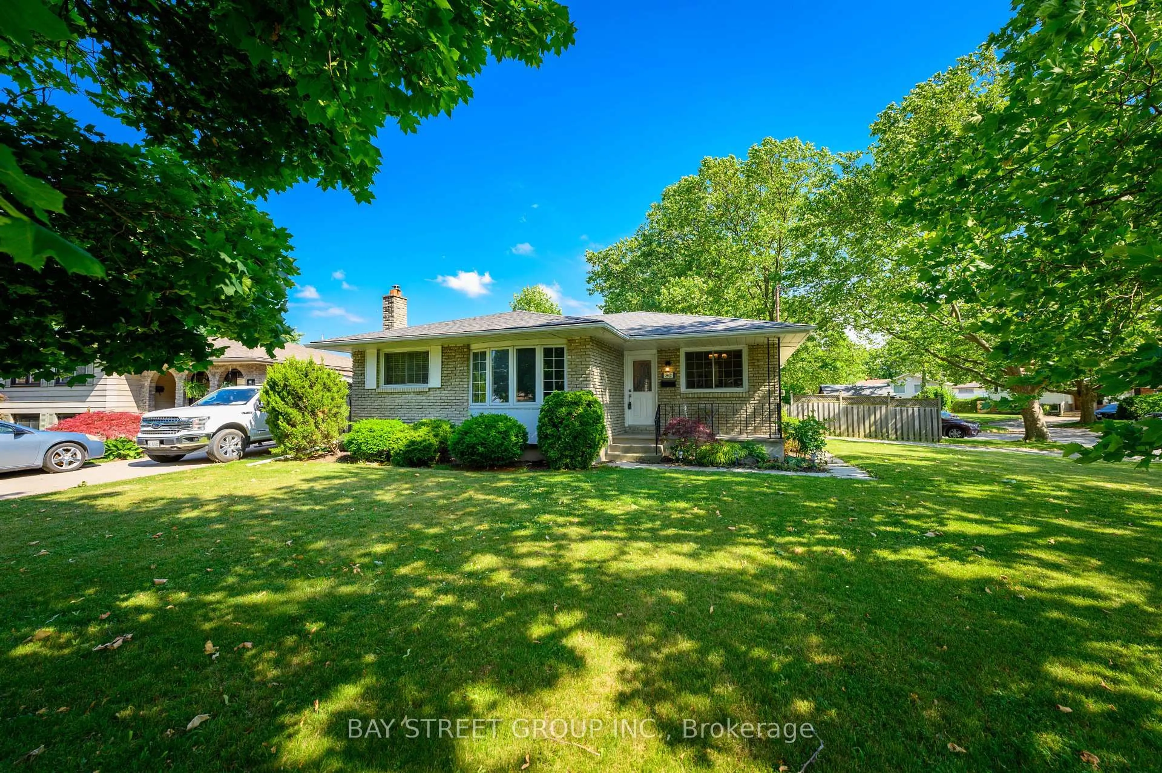 A pic from outside/outdoor area/front of a property/back of a property/a pic from drone, street for 80 Pearce Ave, St. Catharines Ontario L2M 6N5
