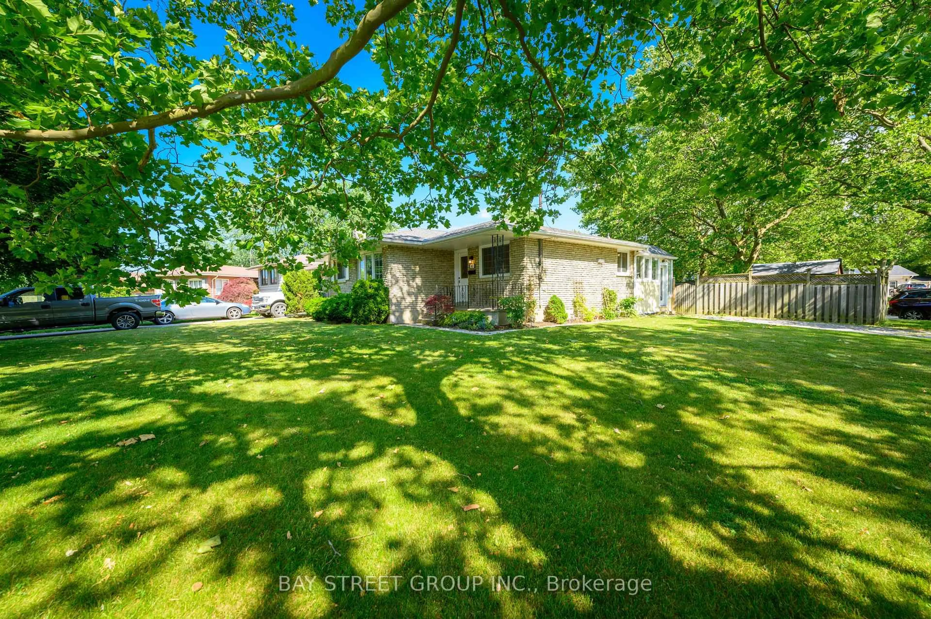 A pic from outside/outdoor area/front of a property/back of a property/a pic from drone, unknown for 80 Pearce Ave, St. Catharines Ontario L2M 6N5