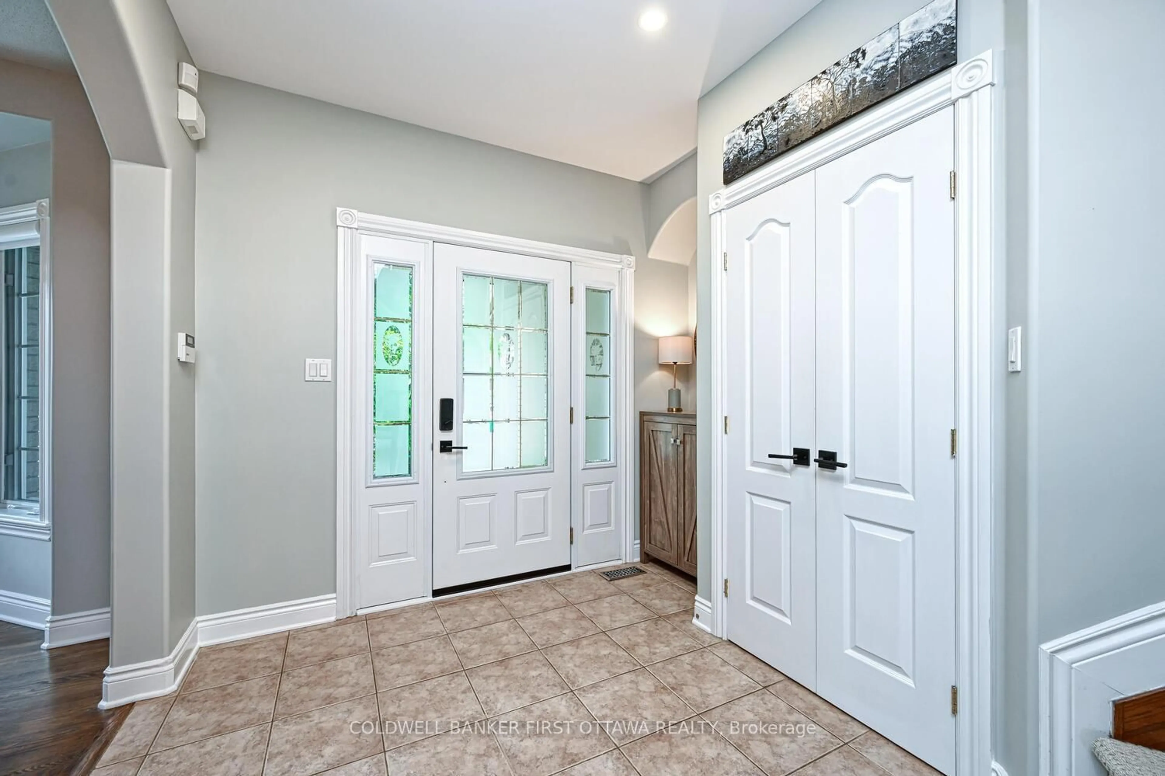 Indoor entryway for 105 Sirocco Cres, Stittsville Ontario K2S 2C9