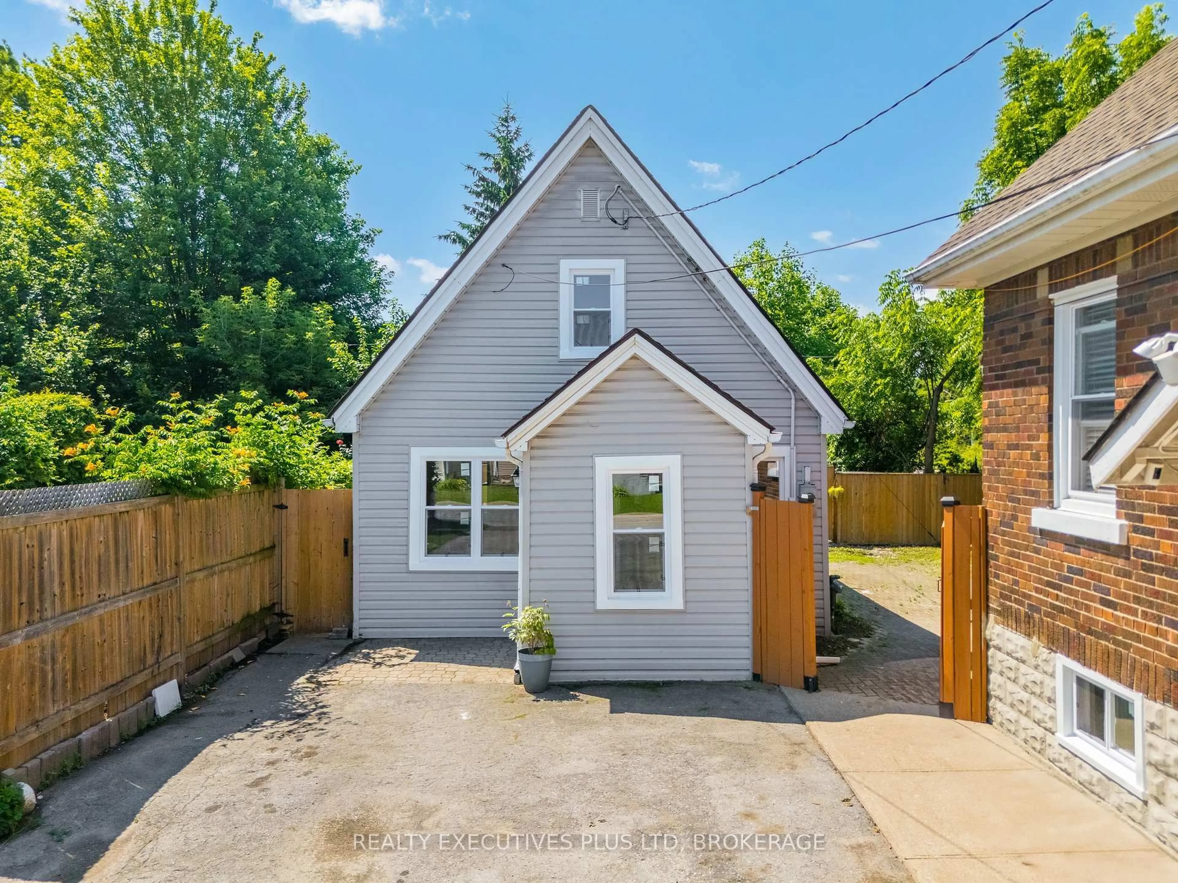 A pic from outside/outdoor area/front of a property/back of a property/a pic from drone, street for 5352 Stamford St, Niagara Falls Ontario L2E 1N3