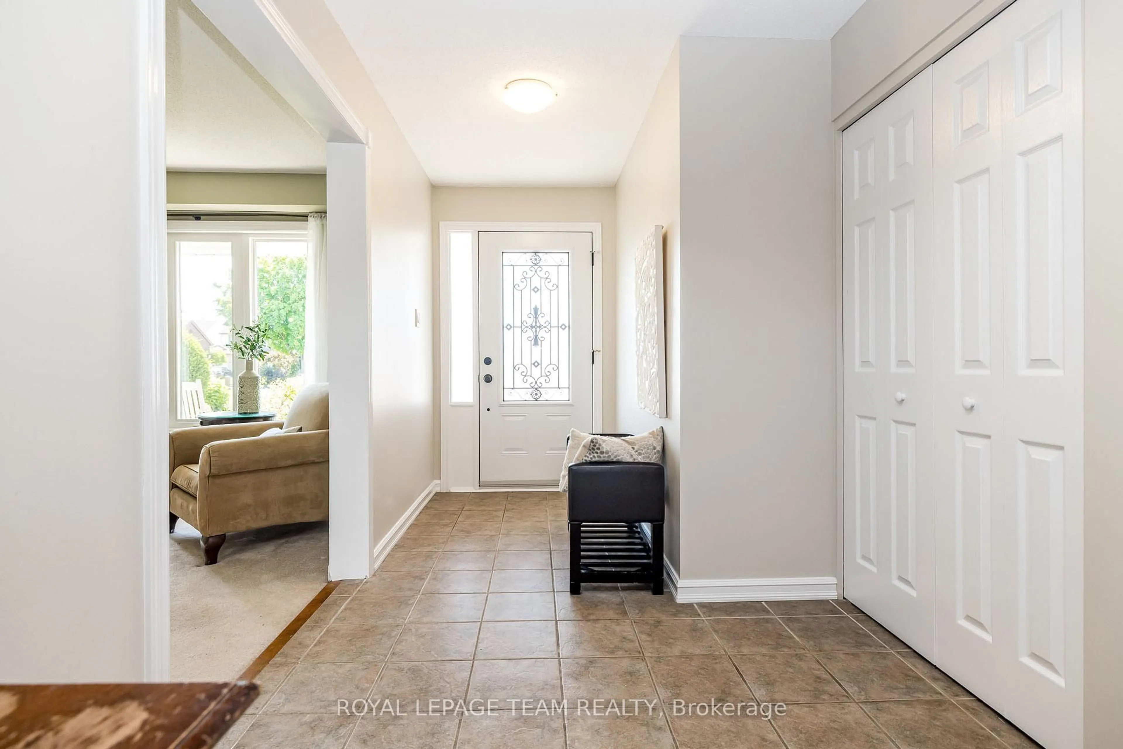 Indoor entryway for 30 Halley St, Barrhaven Ontario K2J 3W2