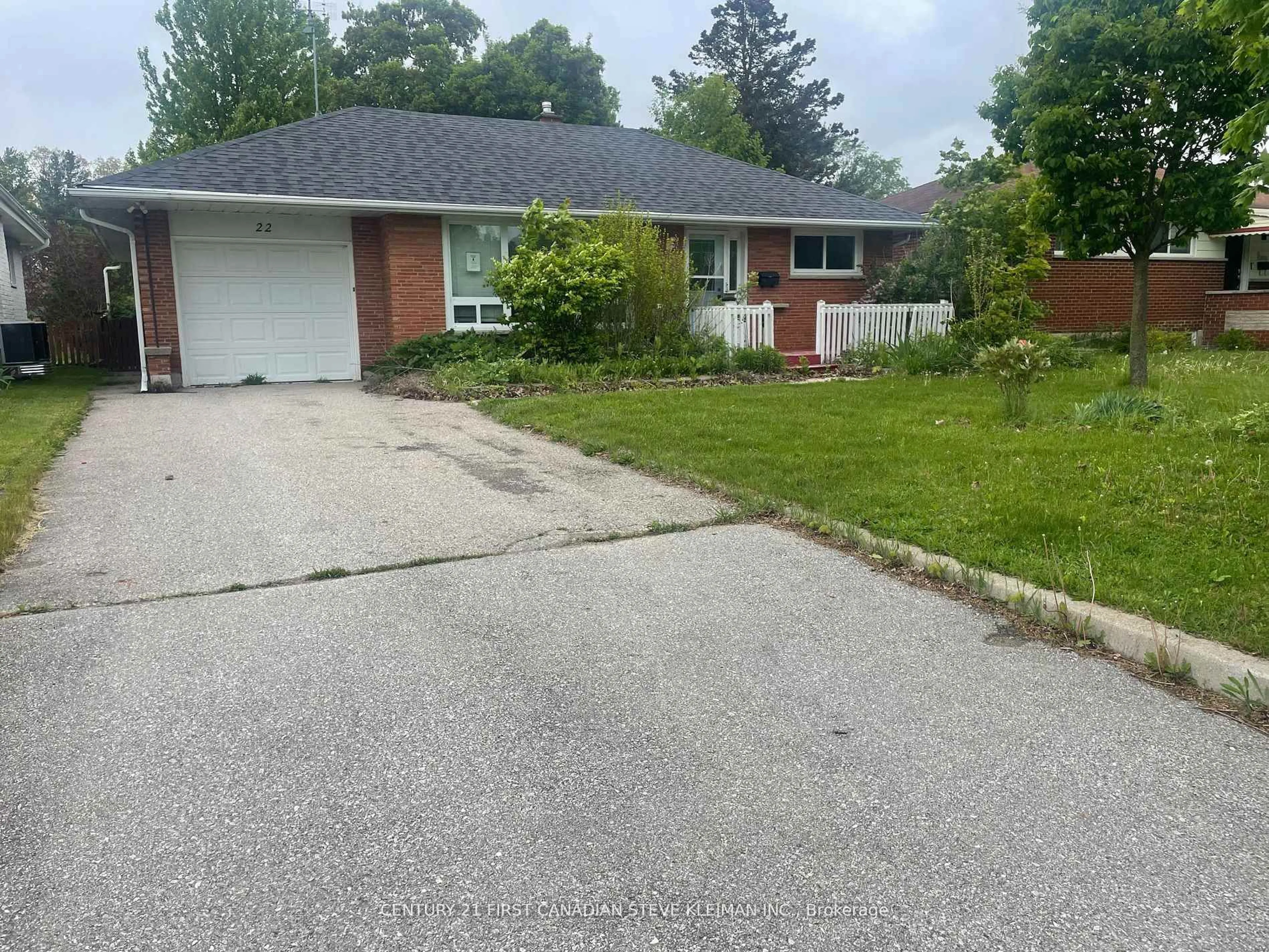 A pic from outside/outdoor area/front of a property/back of a property/a pic from drone, street for 22 Queenston Cres, London East Ontario N5W 1N6